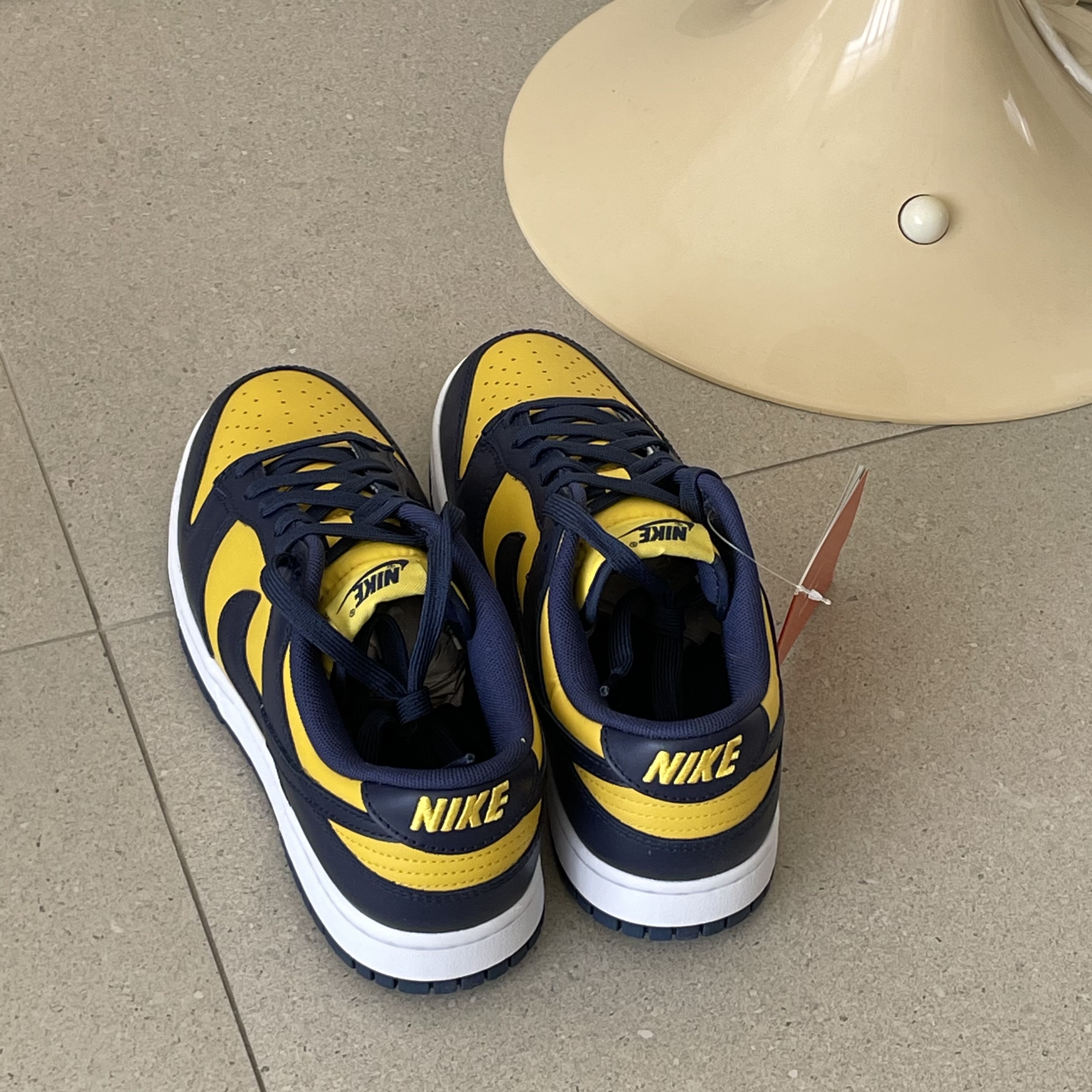 Nike Dunk Low Retro Varsity Maize 착용 스타일 - 2