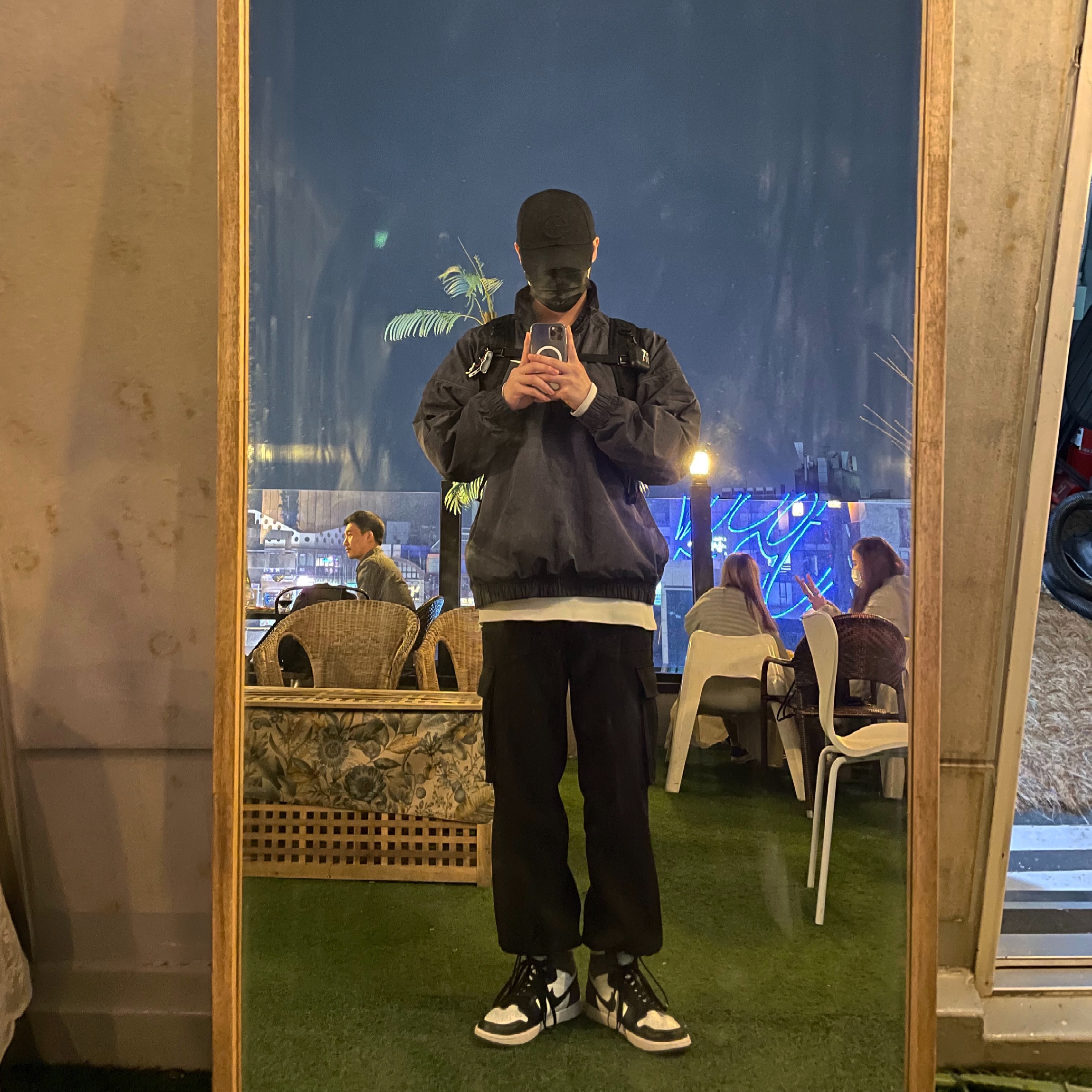 Jordan 1 Retro High OG Black Mocha, Nike x Stussy Windrunner Jacket Off Noir 착용 스타일