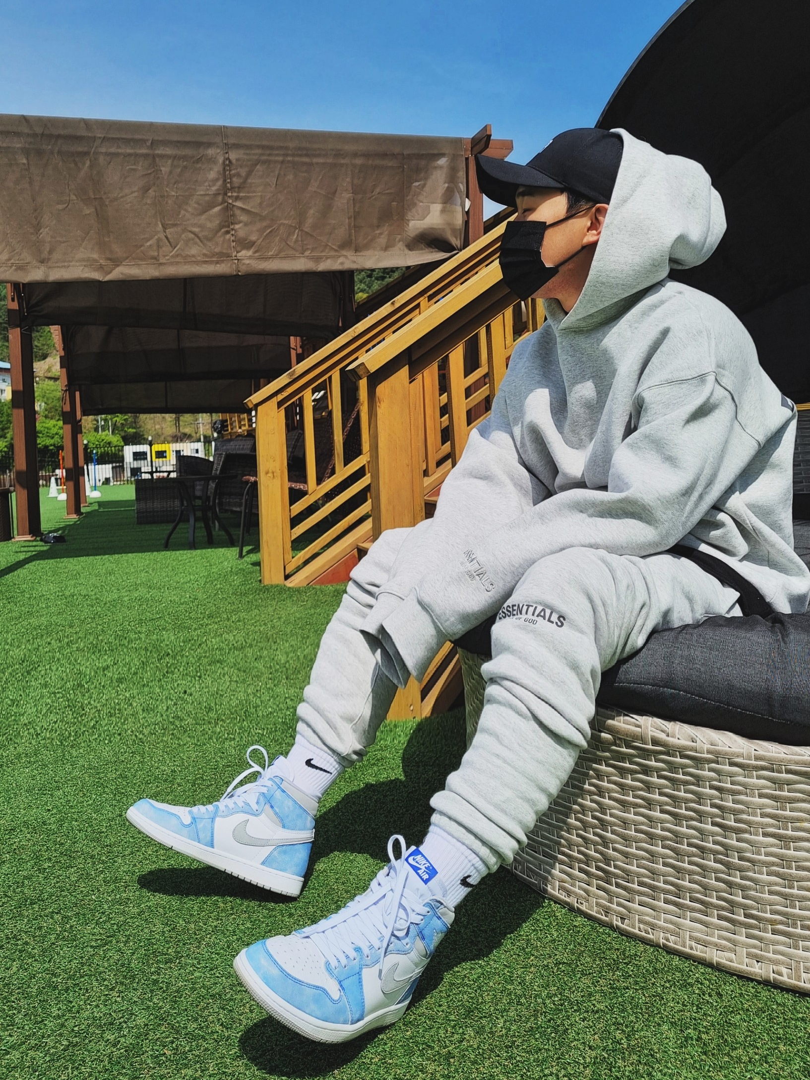 Jordan 1 Retro High OG Hyper Royal, Essentials Sweatpants Heather Grey - 20FW 착용 스타일 - 1