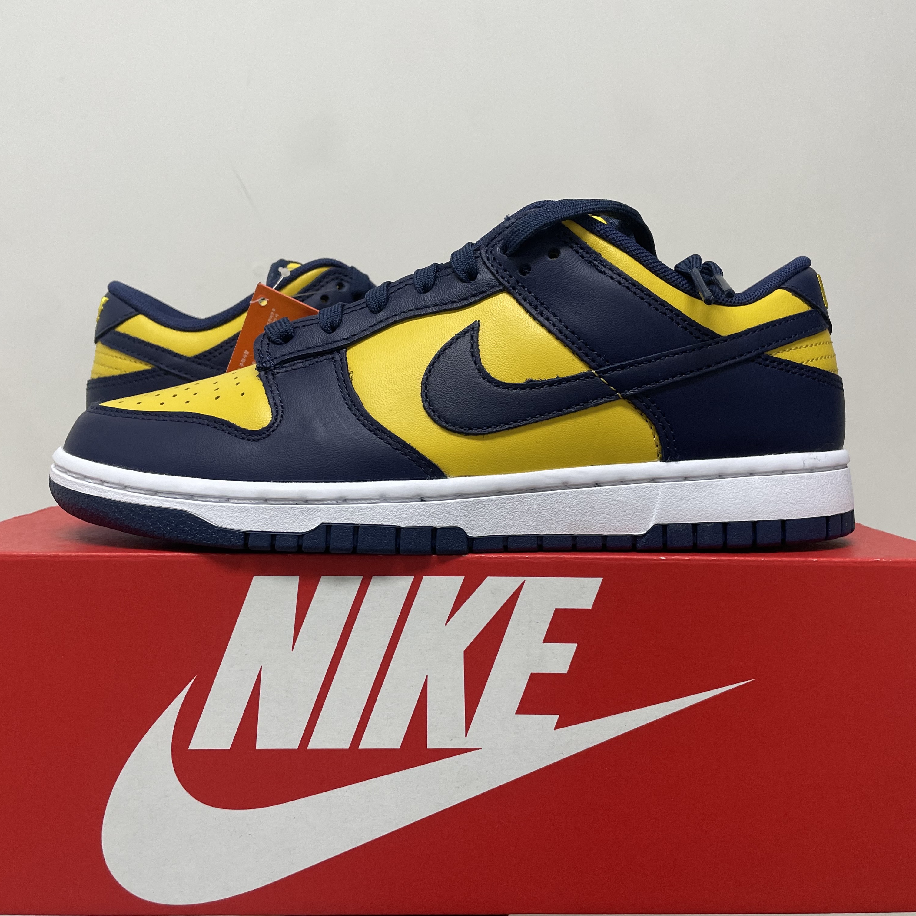 Nike Dunk Low Retro Varsity Maize 착용 스타일