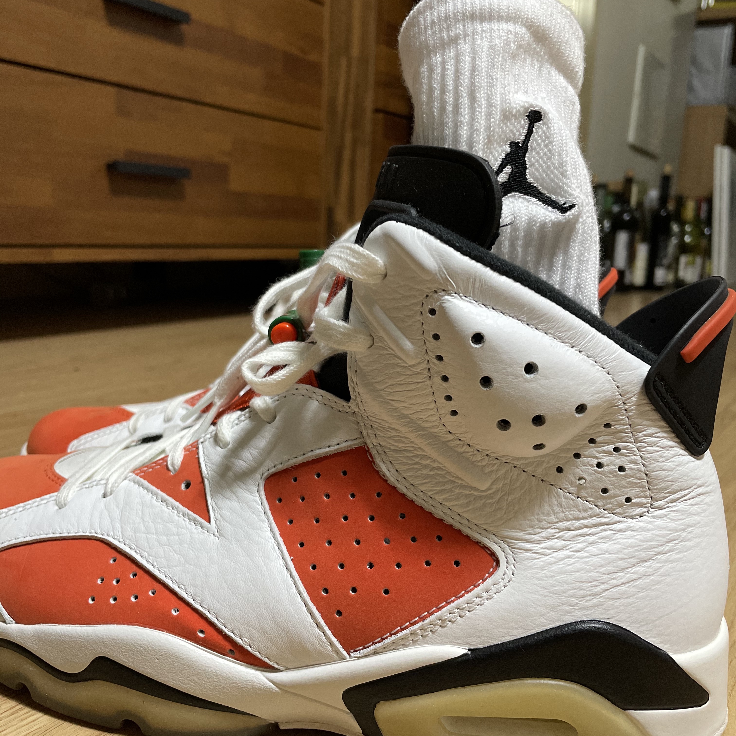 Jordan 6 Retro Gatorade Like Mike White 착용 스타일