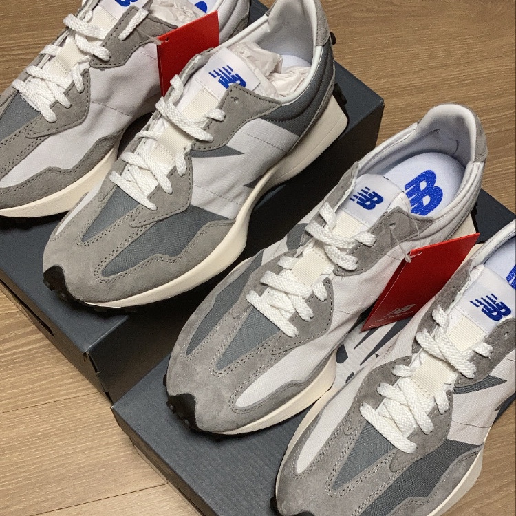 New Balance 327 Grey 착용 스타일