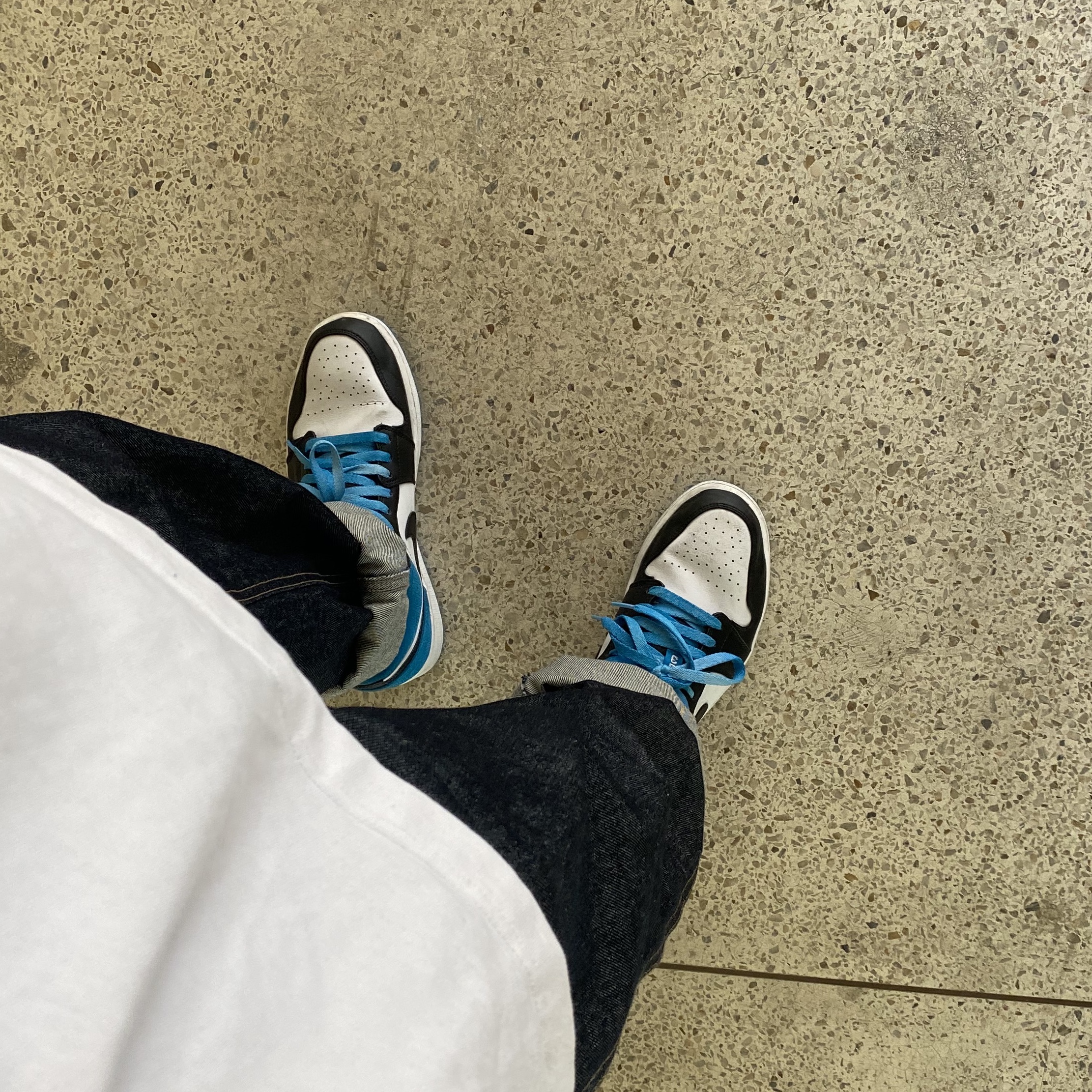 Jordan 1 Low SE Laser Blue 착용 스타일