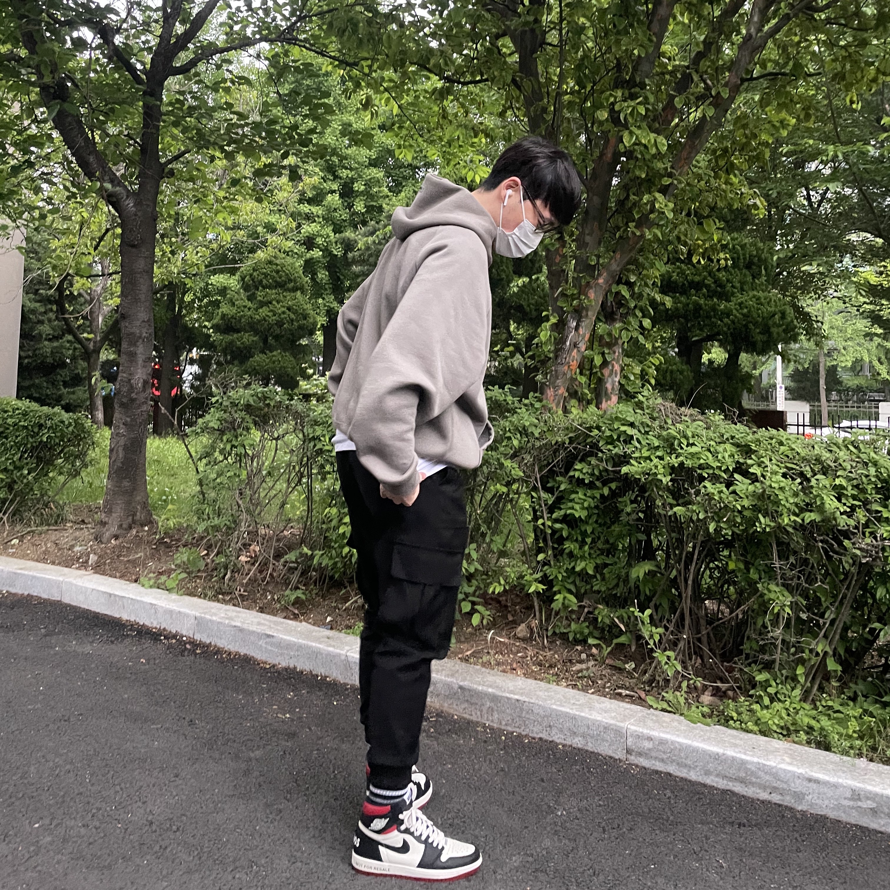 Jordan 1 Retro High Not for Resale Varsity Red, Essentials 3D Silicon Applique Pullover Hoodie Gray Flannel/Charcoal - 20SS 착용 스타일 - 1