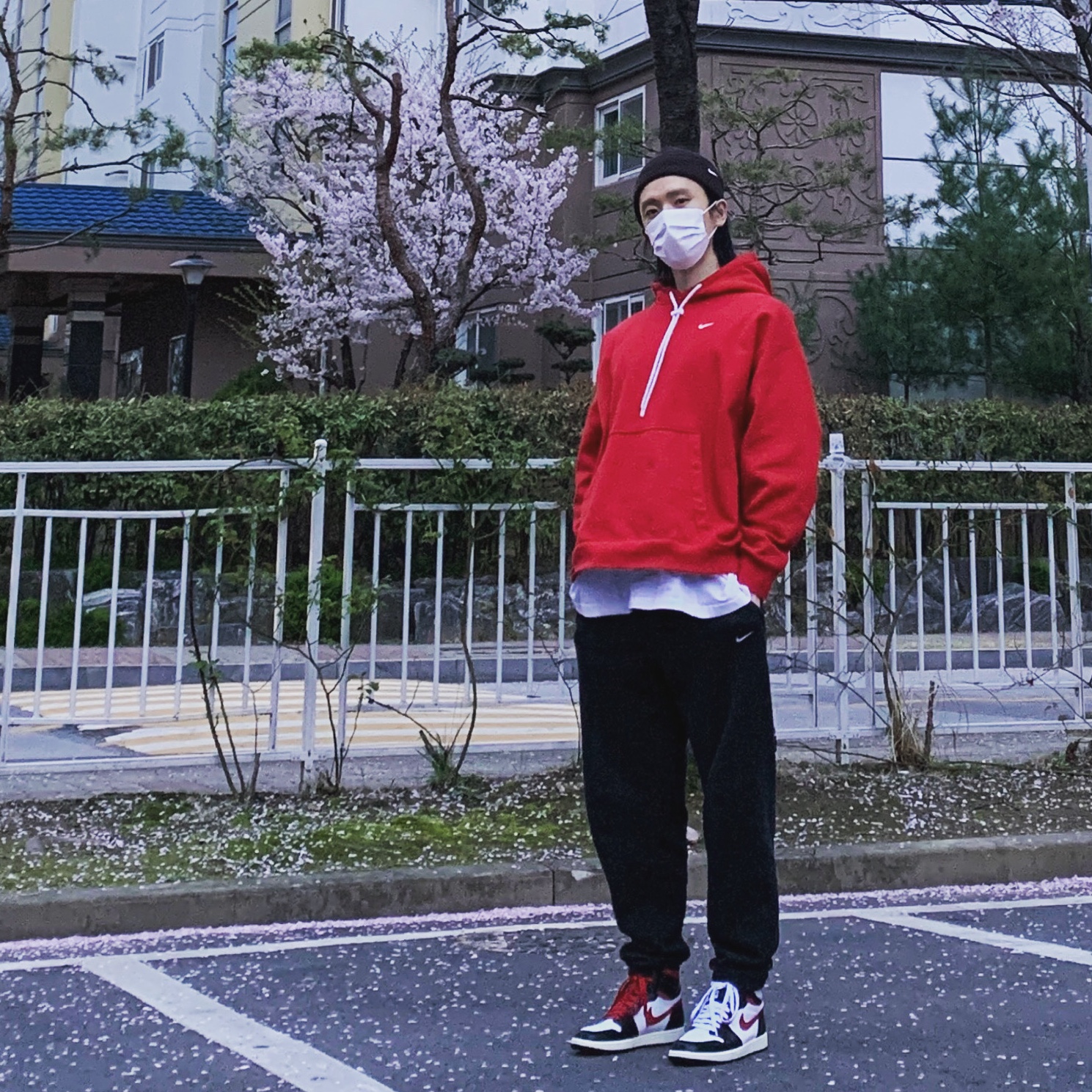 Jordan 1 Retro High OG Gym Red, Nike M NRG Hoodie Red 착용 스타일