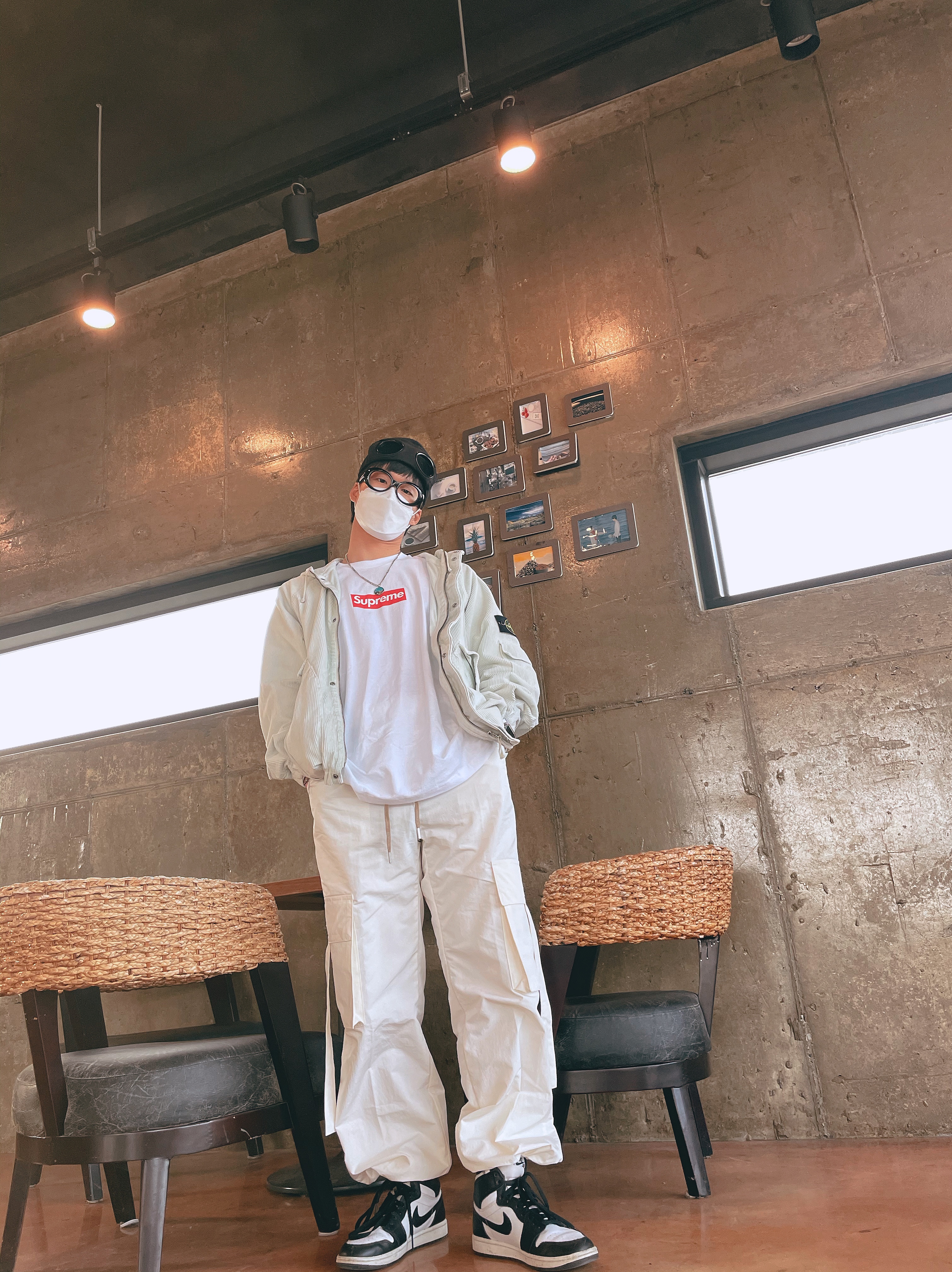 Supreme x Stone Island Corduroy Jacket Stone - 20FW, Supreme Box Logo L/S T-Shirt White - 20FW 착용 스타일 - 2