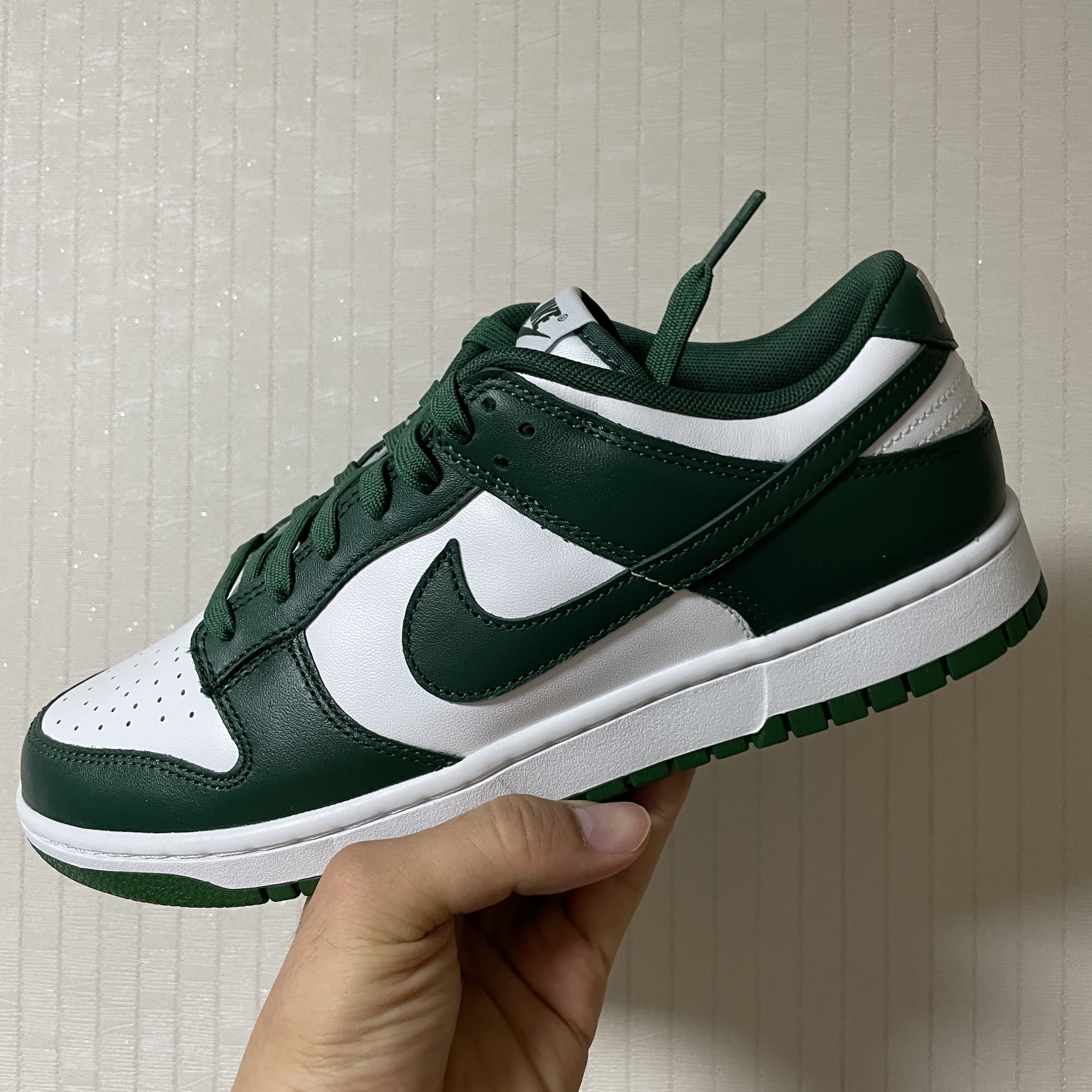 Nike Dunk Low Retro Varsity Green 착용 스타일