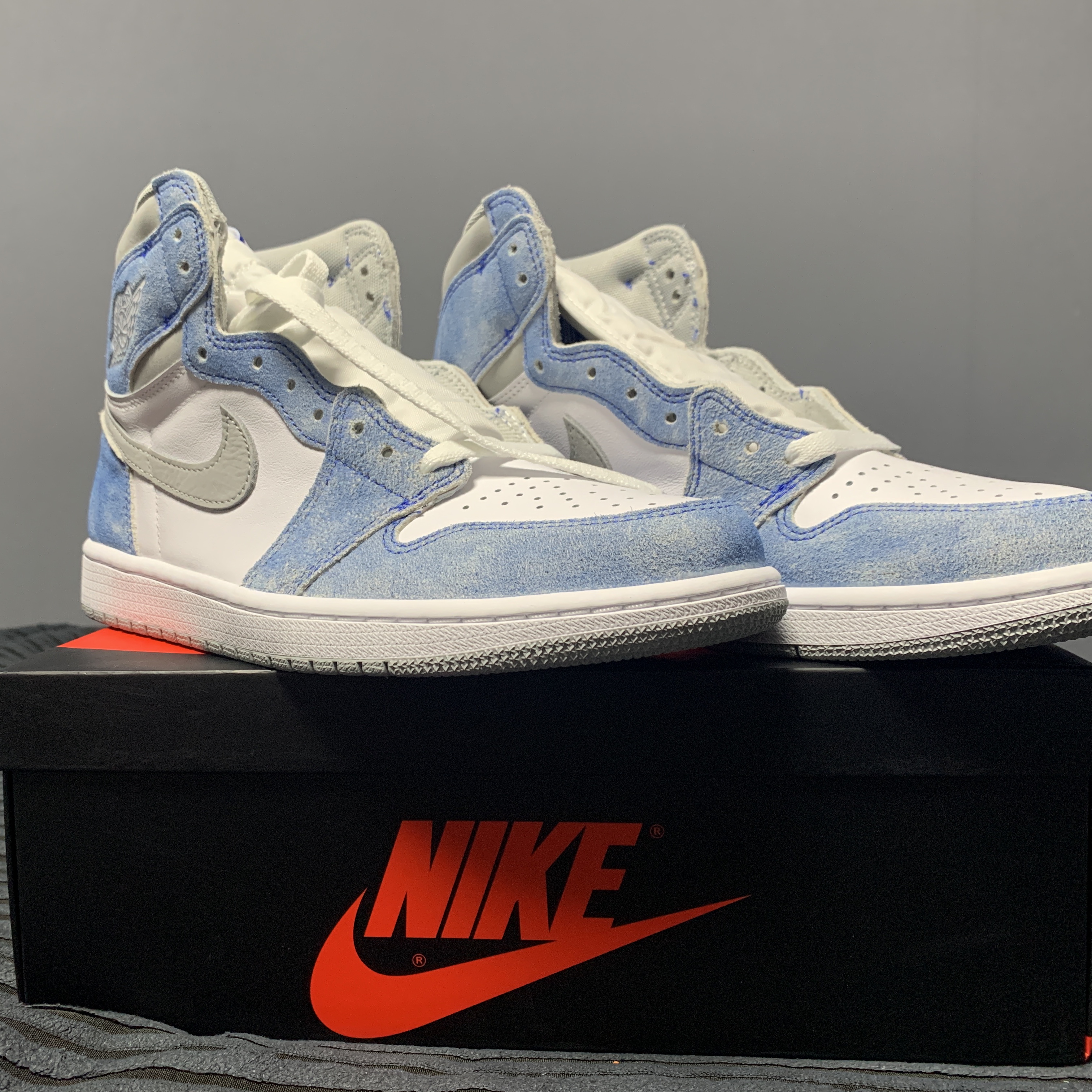 Jordan 1 Retro High OG Hyper Royal 착용 스타일