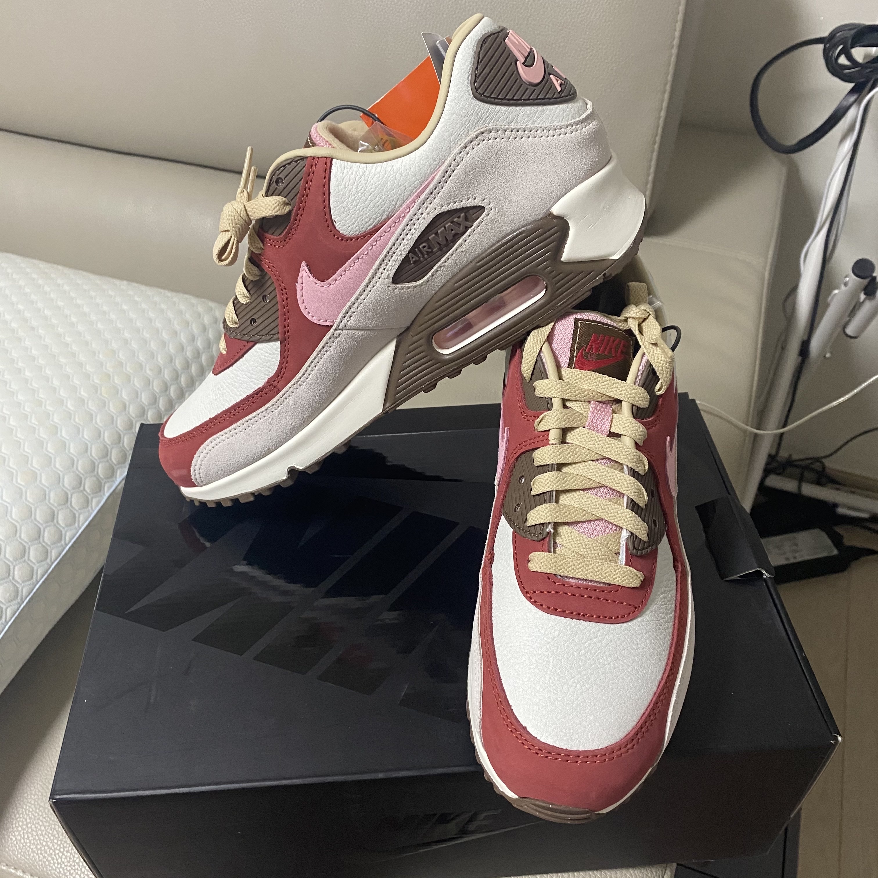 Nike Air Max 90 NRG Bacon 착용 스타일 - 2
