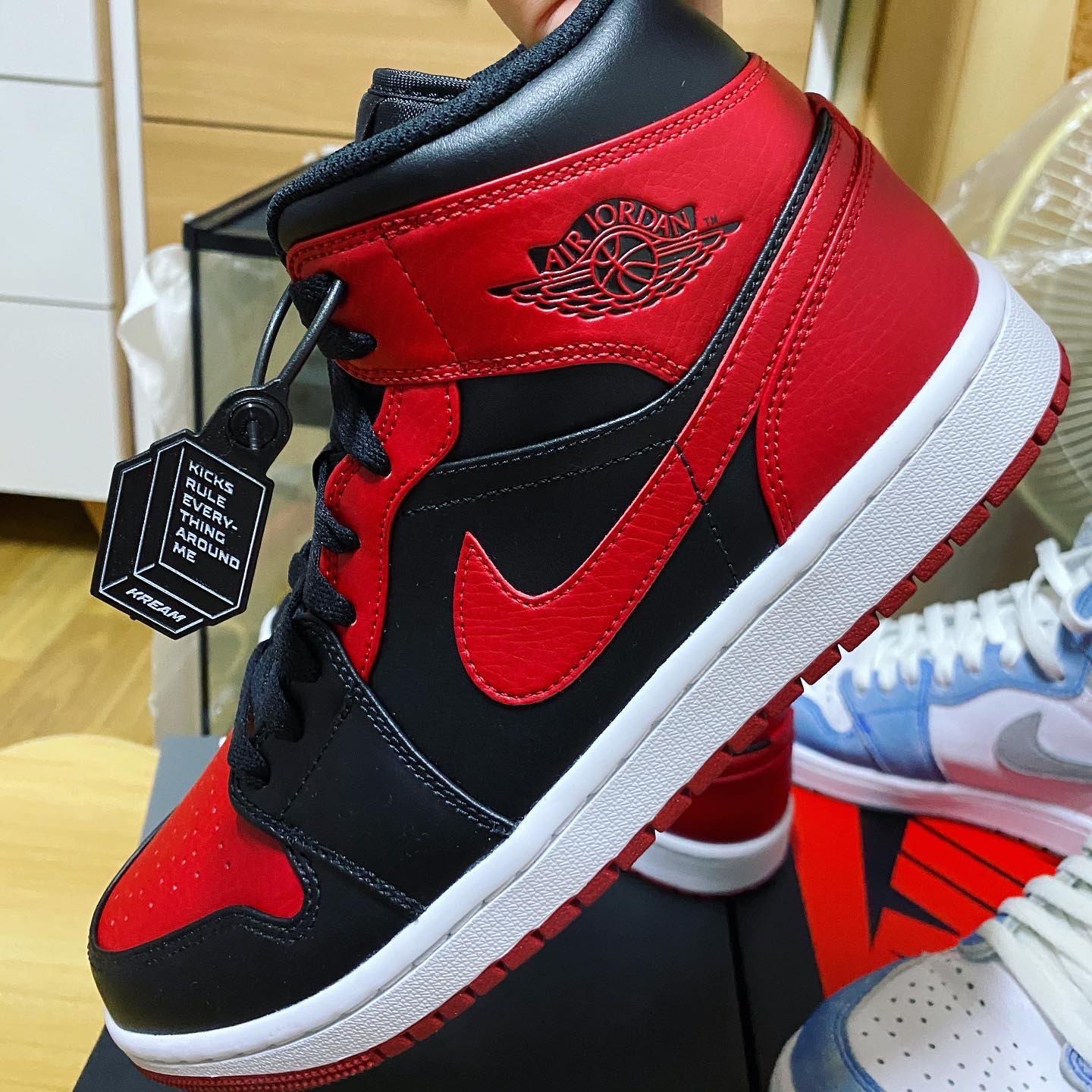Jordan 1 Mid Bred Banned 2020 착용 스타일 - 1
