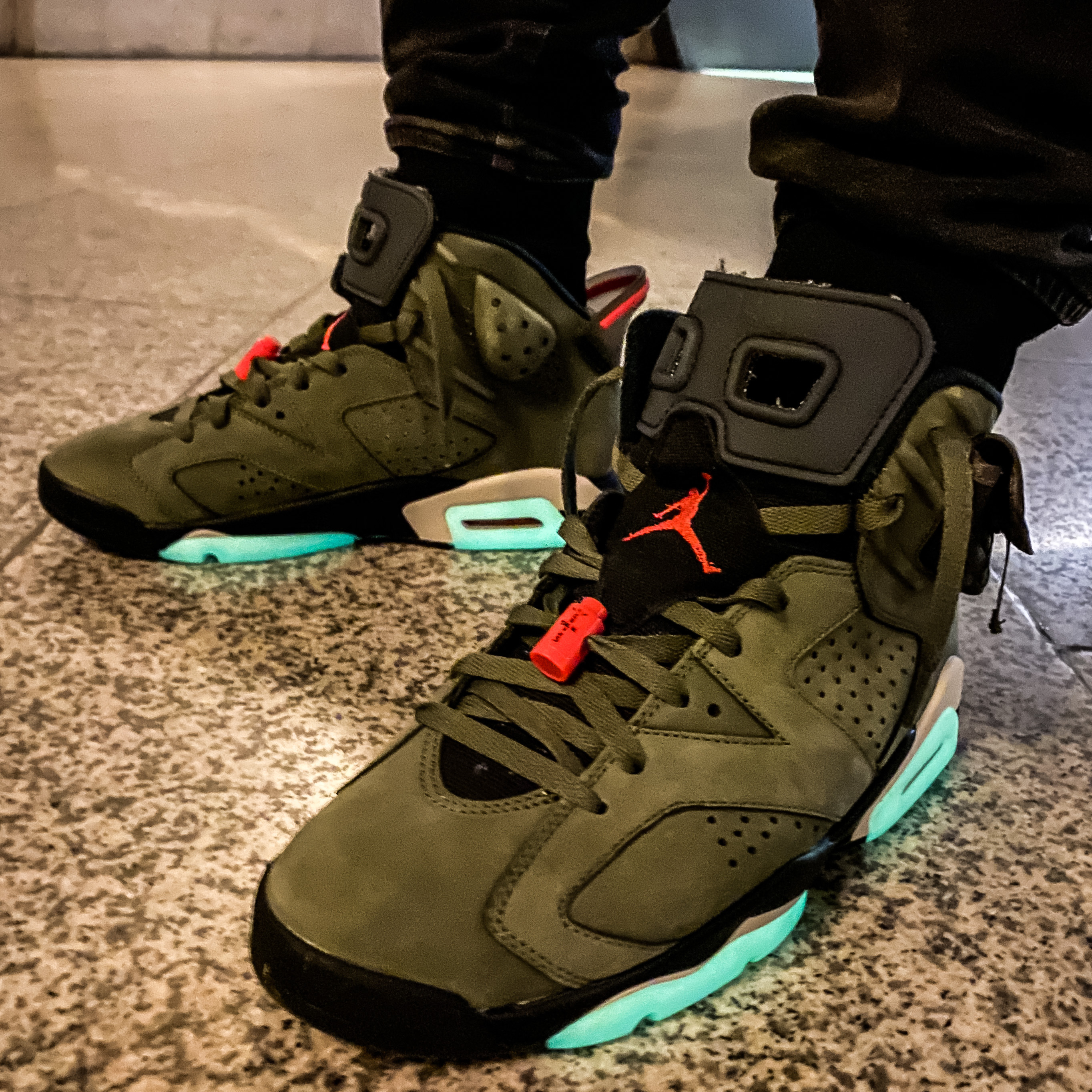 Jordan 6 x Travis Scott Retro Olive, (PS) Jordan 6 x Travis Scott Retro Olive 착용 스타일 - 1