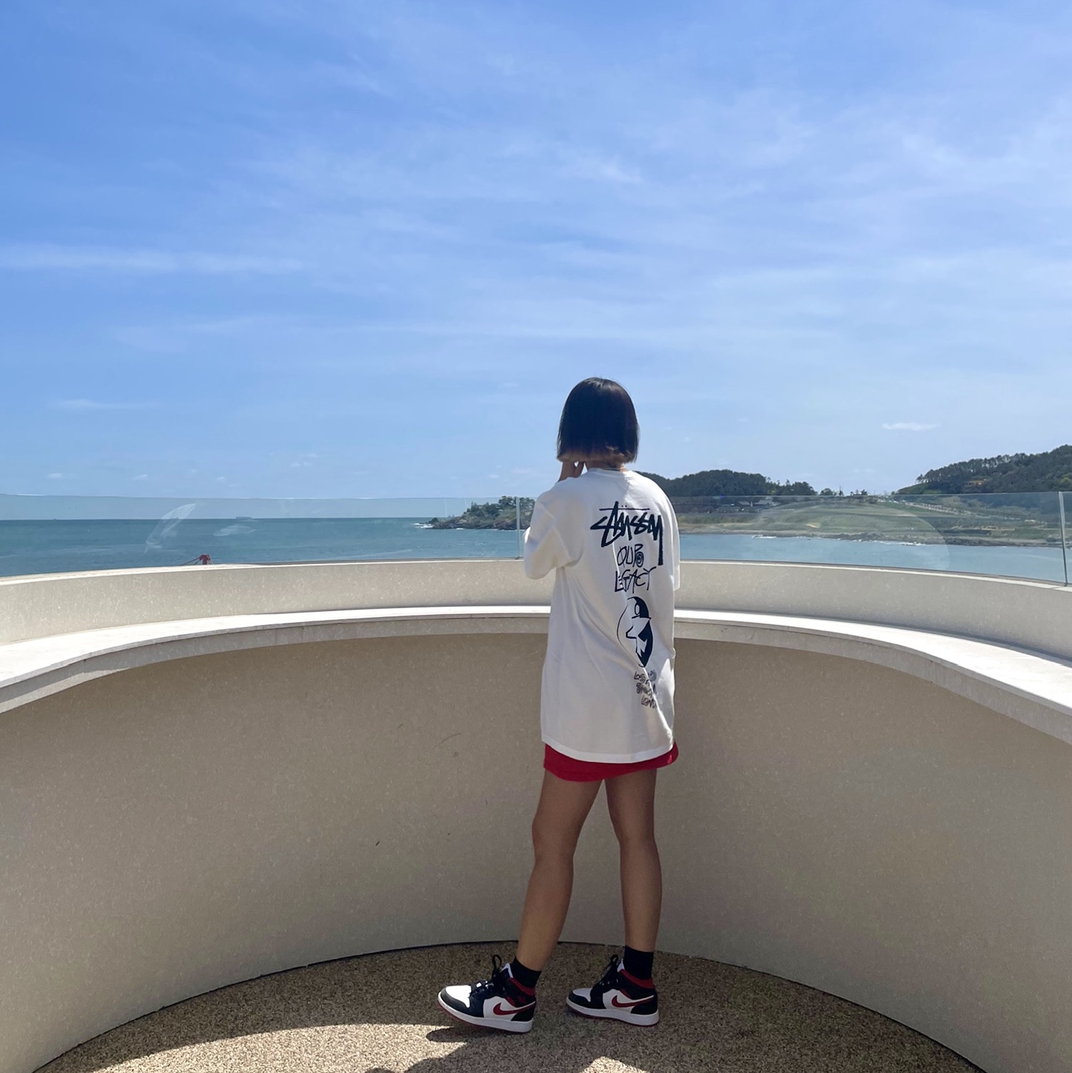 Jordan 1 Mid Gym Red Black White, Stussy x Our Legacy Surfman T-Shirt White - 21SS 착용 스타일
