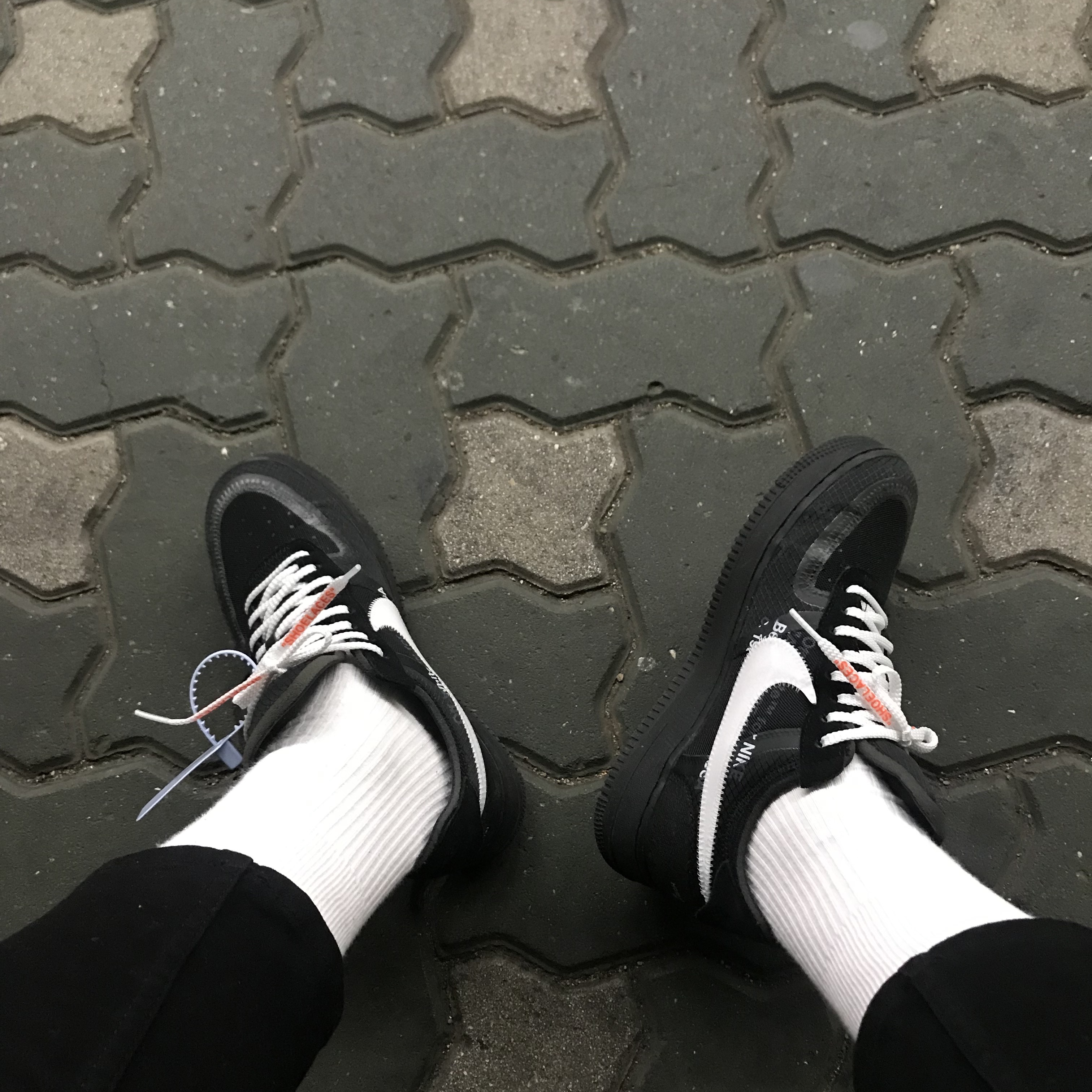 Nike x Off-White Air Force 1 Low Black White 착용 스타일