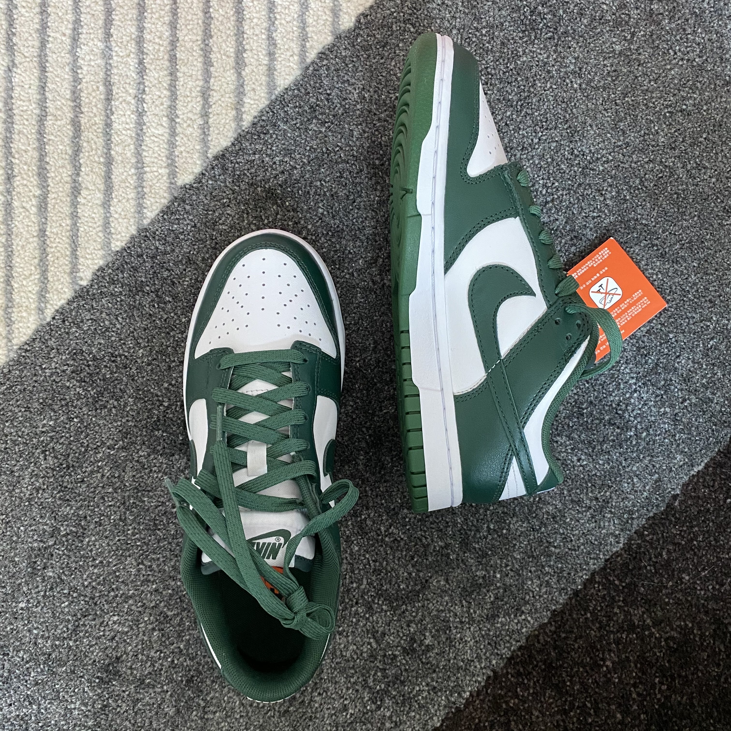Nike Dunk Low Retro Varsity Green 착용 스타일