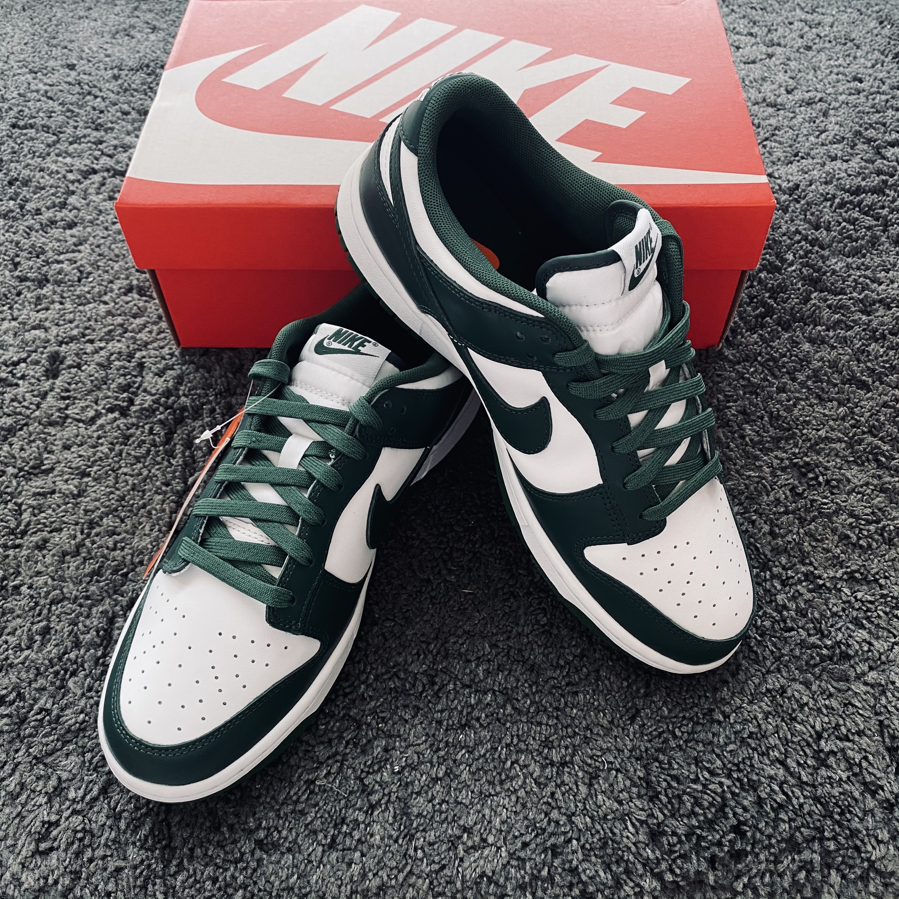 Nike Dunk Low Retro Varsity Green 착용 스타일