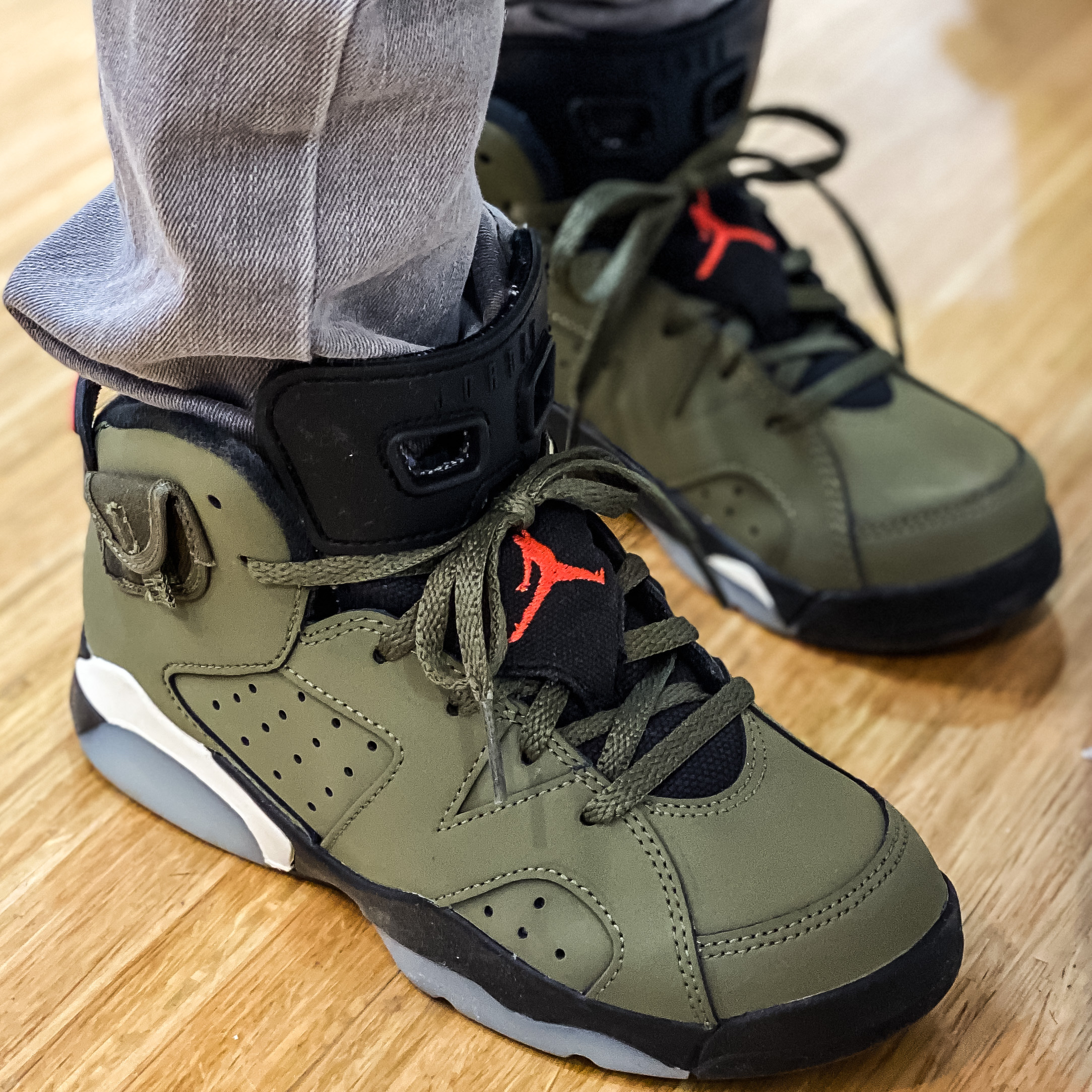 Jordan 6 x Travis Scott Retro Olive, (PS) Jordan 6 x Travis Scott Retro Olive 착용 스타일 - 4