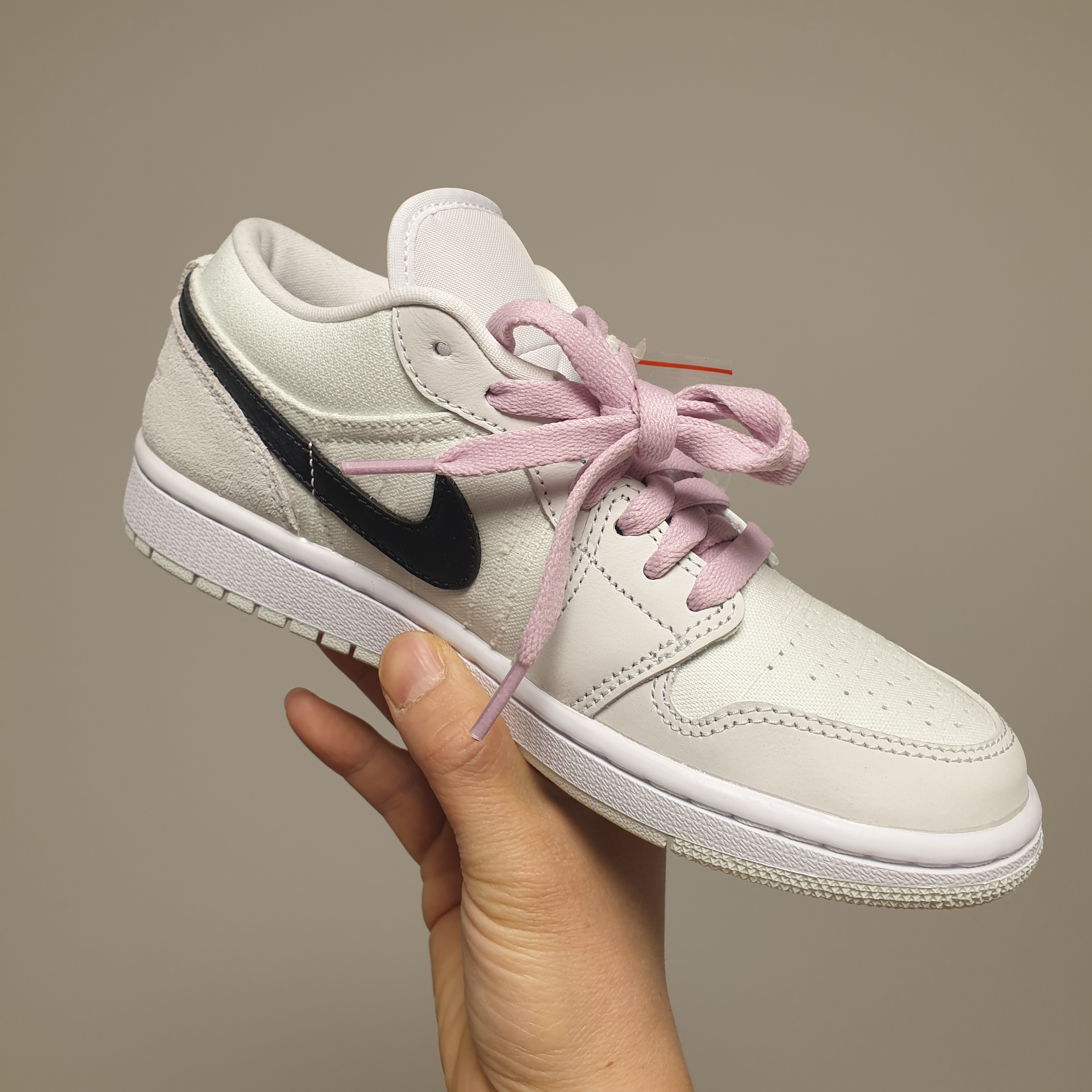(W) Jordan 1 Low SE Barely Green 착용 스타일 - 1