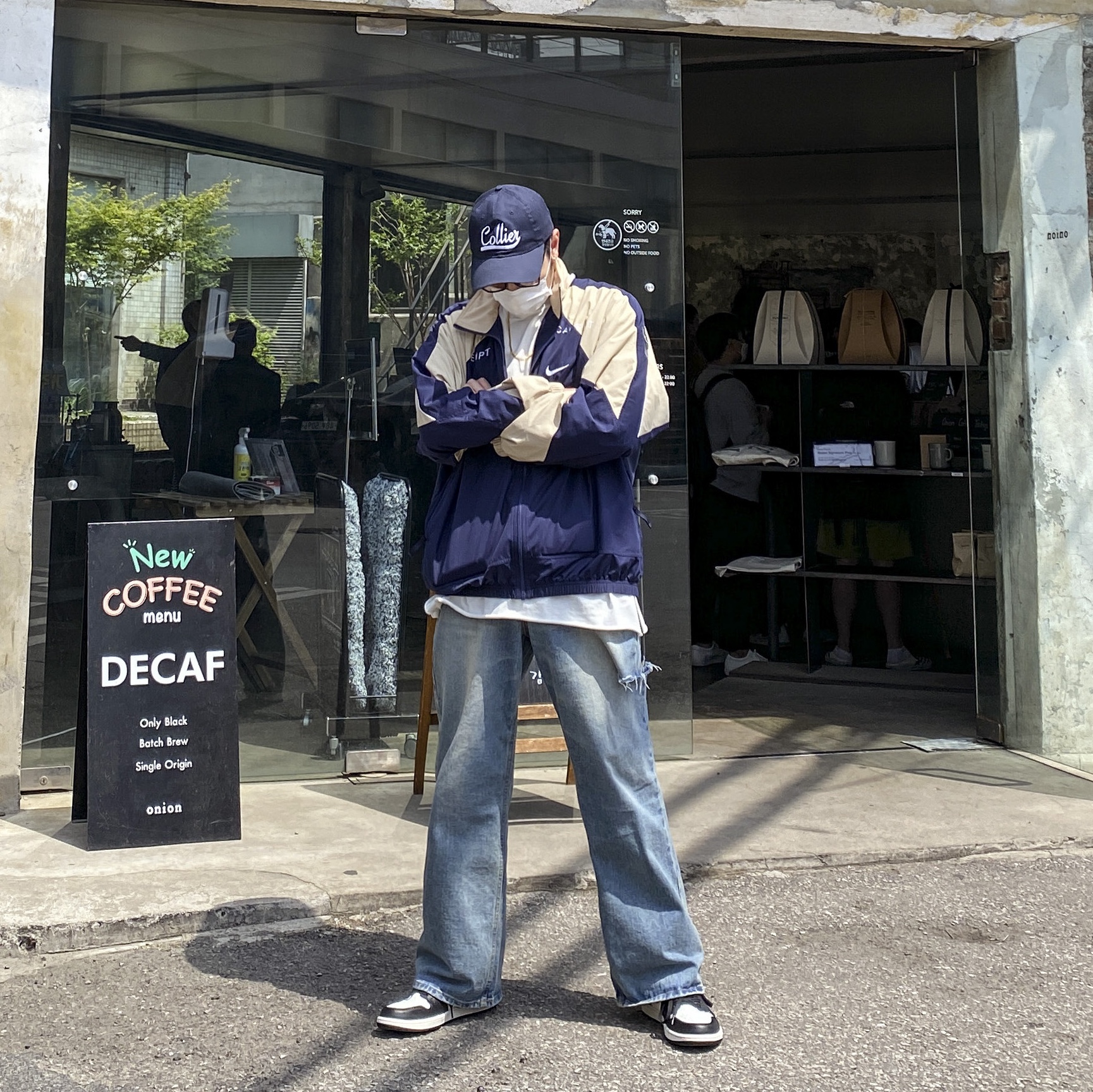 Nike x Cav Empt Track Jacket Navy, Jordan 1 Retro High OG Black Mocha 착용 스타일