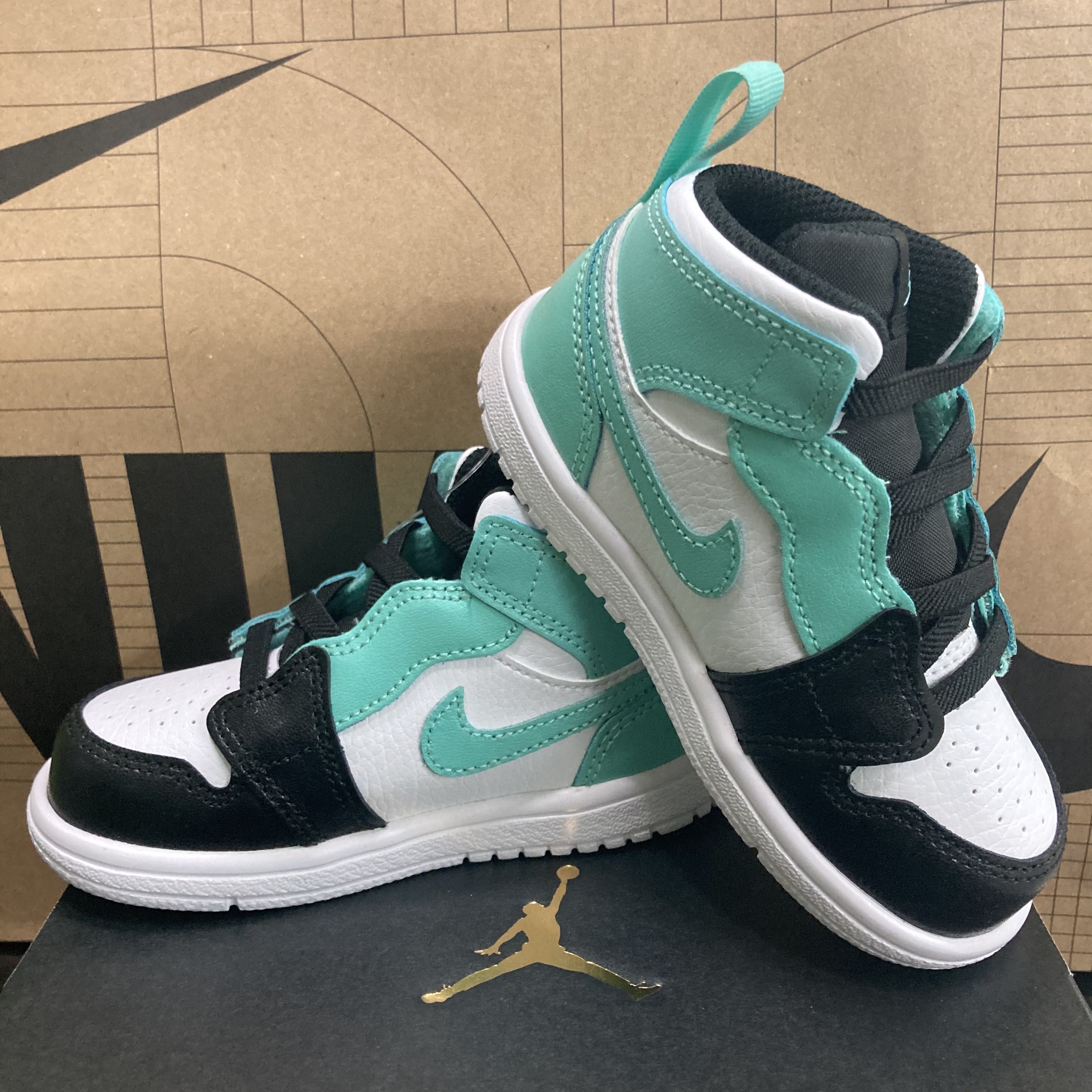 (TD) Jordan 1 Mid Tropical Twist 착용 스타일