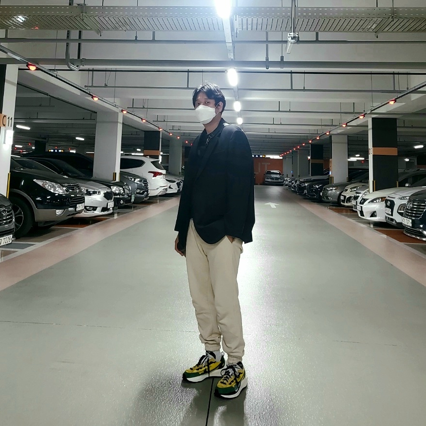 Nike x Sacai VaporWaffle Tour Yellow & Gorge Green Sail 착용 스타일
