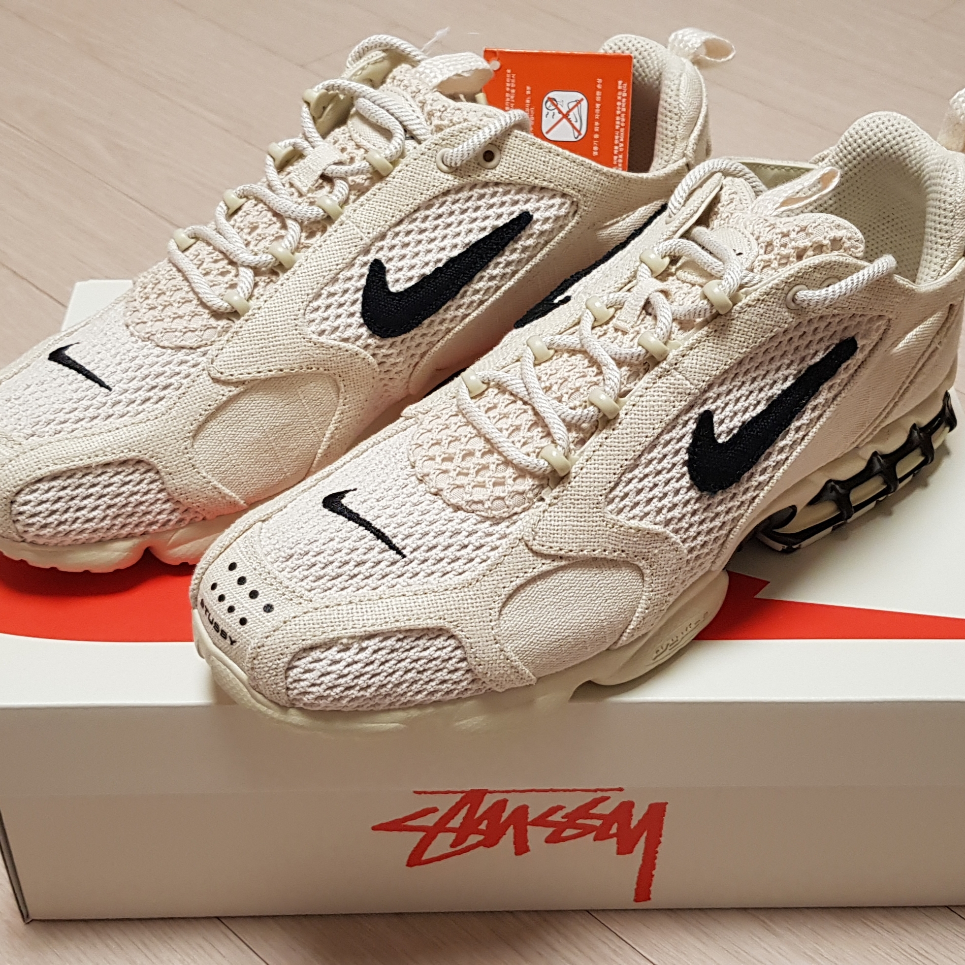 Nike x Stussy Air Zoom Spiridon Cage 2 Fossil 착용 스타일