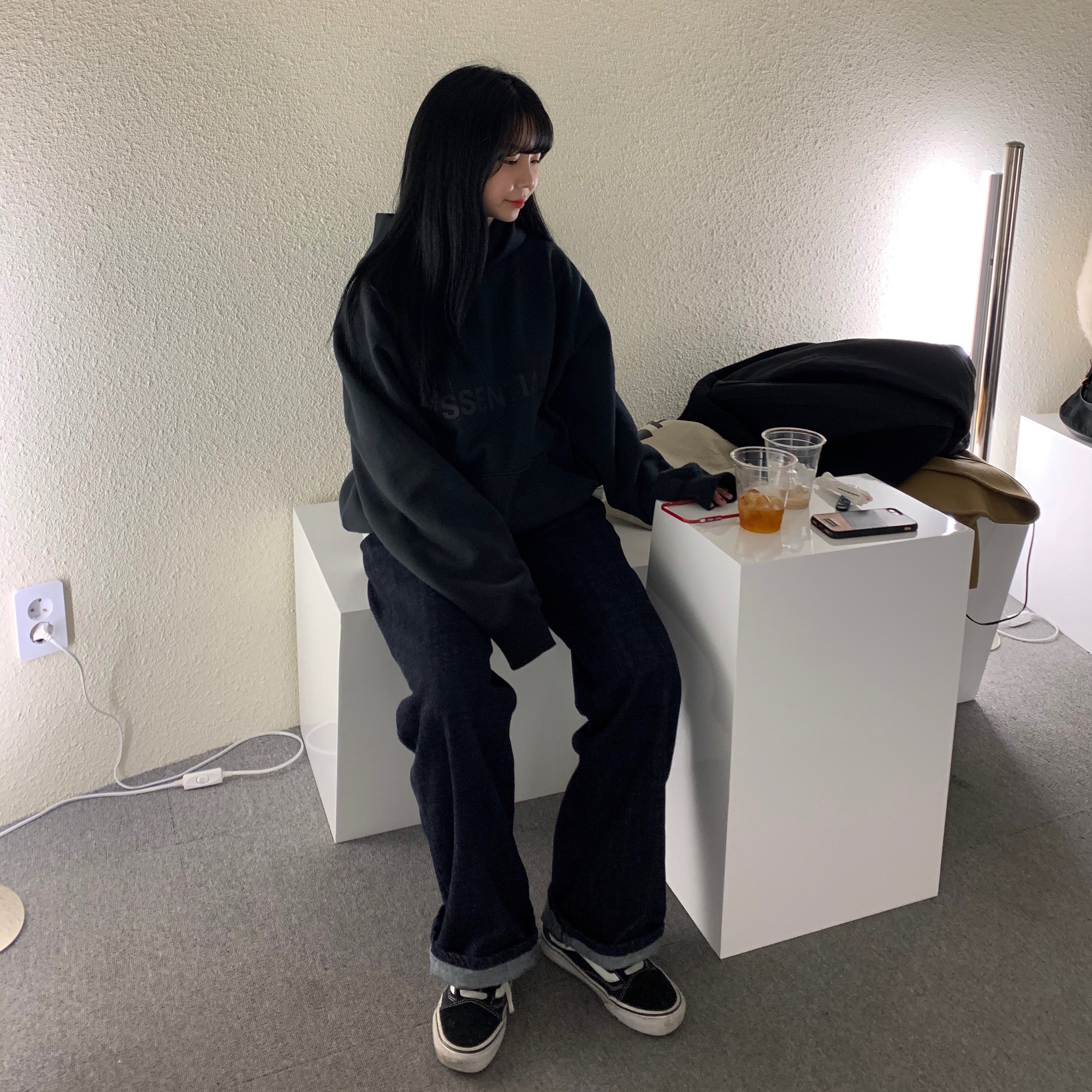 Essentials 3D Silicon Applique Pullover Hoodie Dark Slate/Black 2020 착용 스타일