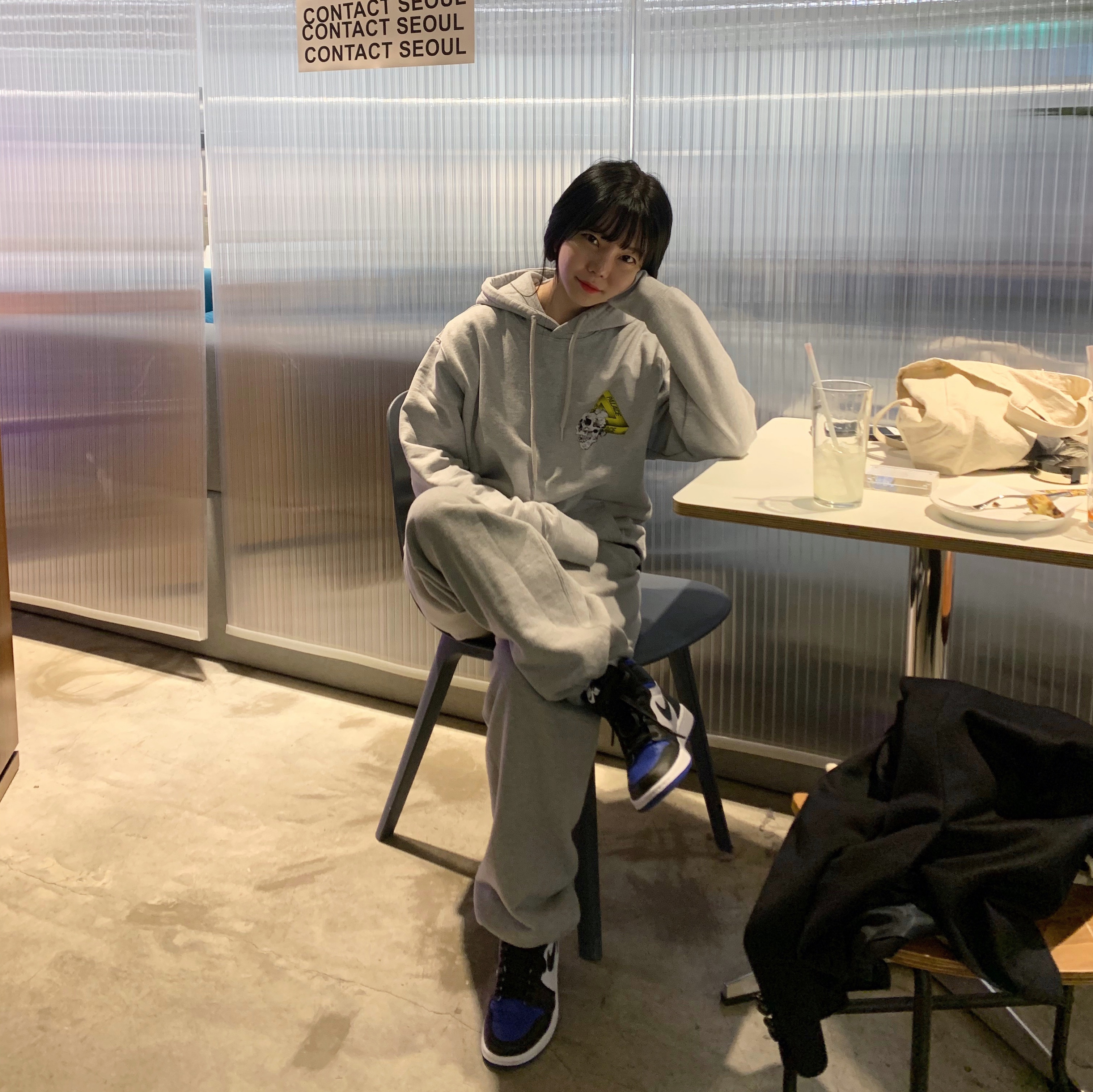 Jordan 1 Retro High OG Royal Toe, Palace Tri-Crusher Hood Grey - 20FW 착용 스타일