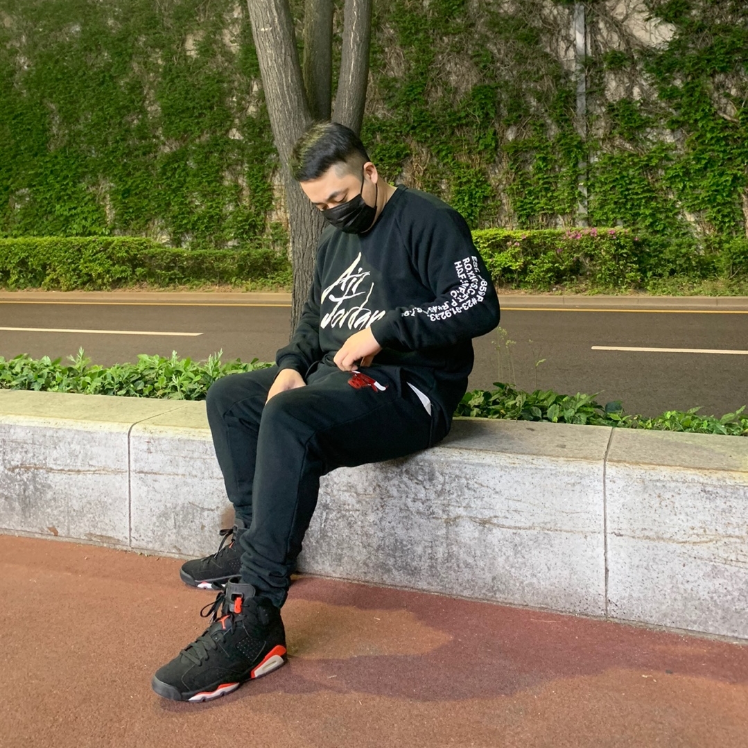 Jordan 6 Retro Infrared 2019, Nike SB Dunk Low Pro Chicago 착용 스타일 - 1