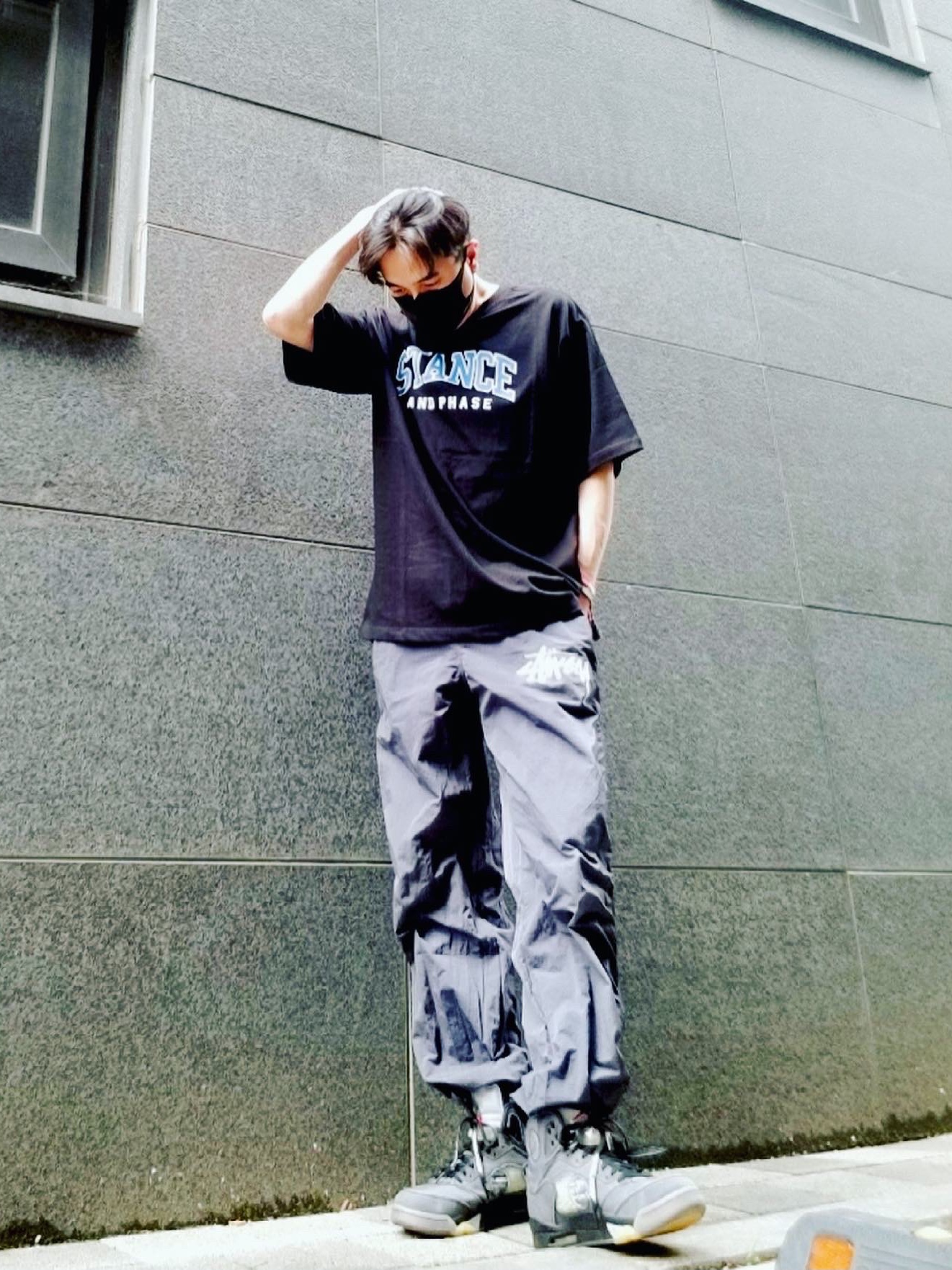 Jordan 5 x Off-White Retro SP Black Muslin, Nike x Stussy Beach Pants Off Noir 착용 스타일 - 3