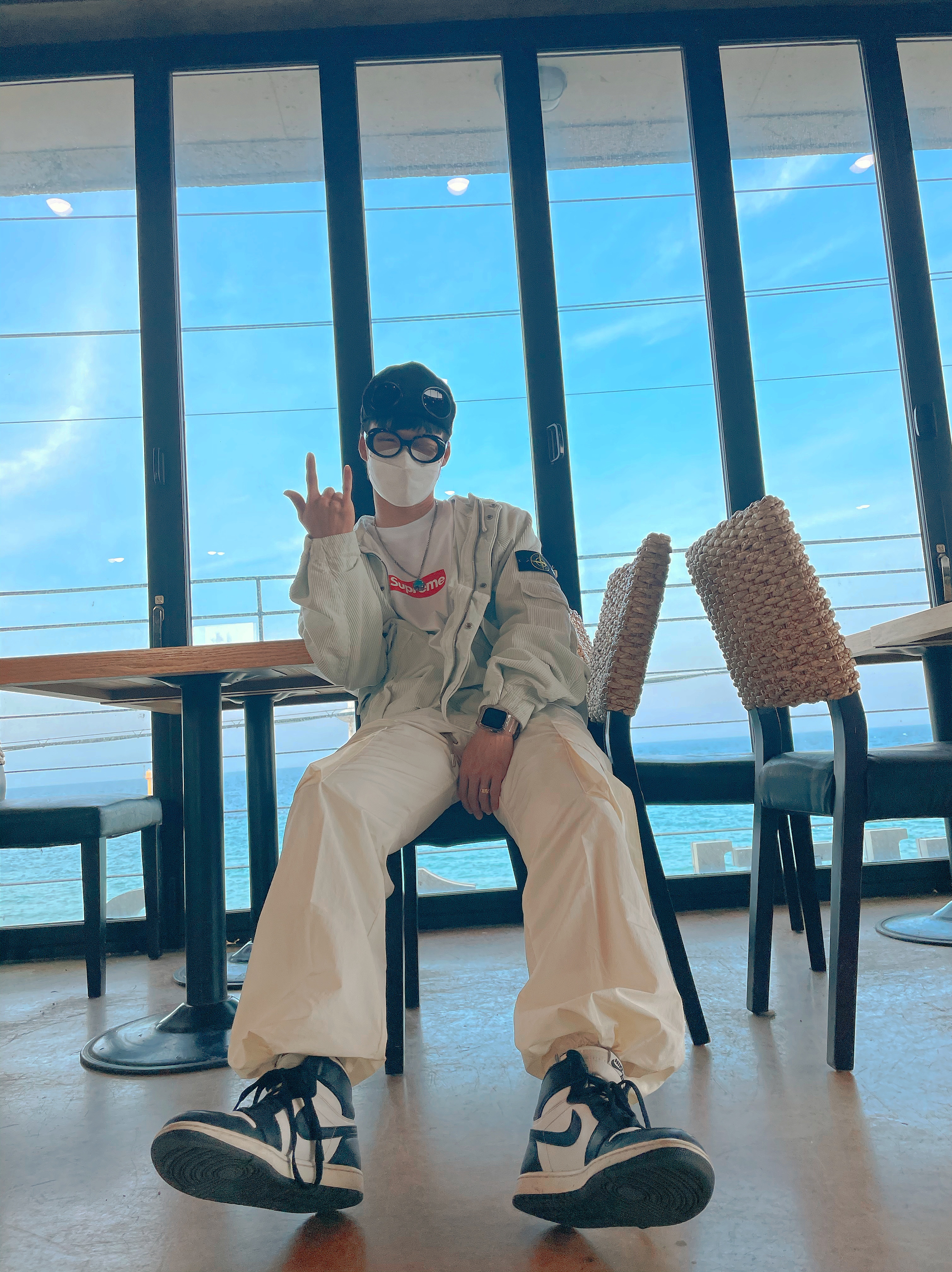 Supreme x Stone Island Corduroy Jacket Stone - 20FW, Supreme Box Logo L/S T-Shirt White - 20FW 착용 스타일 - 1