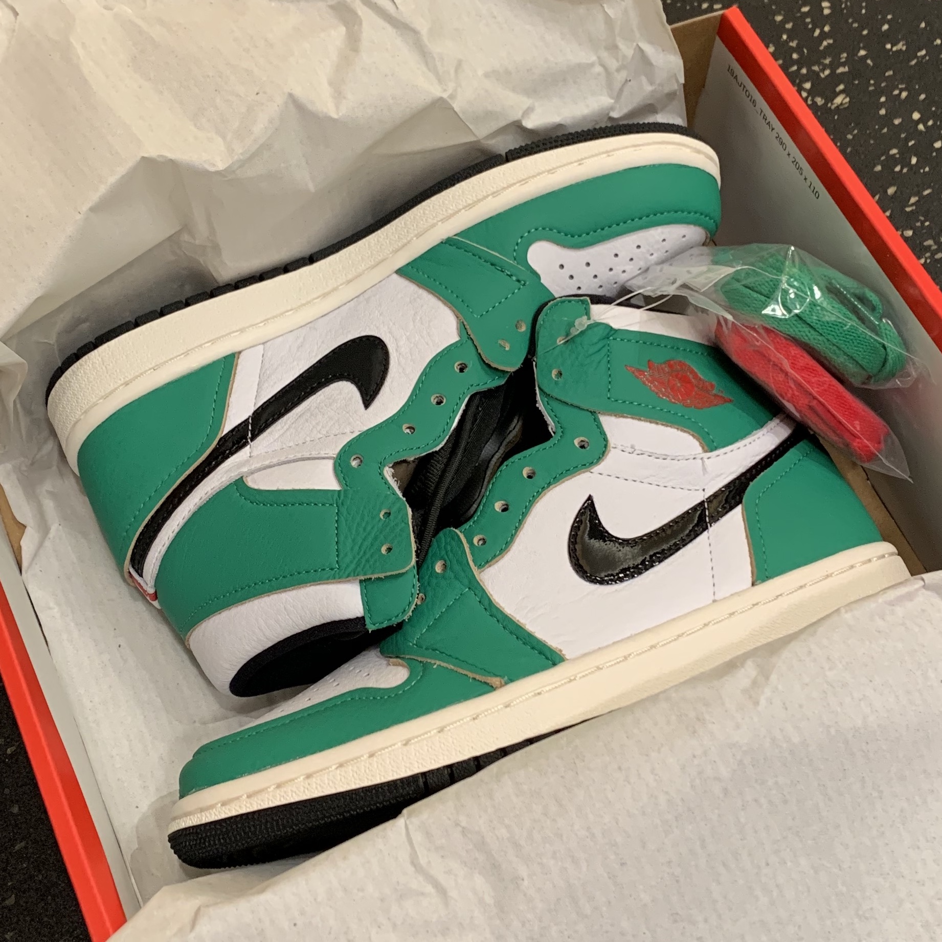 (W) Jordan 1 Retro High OG Lucky Green 착용 스타일