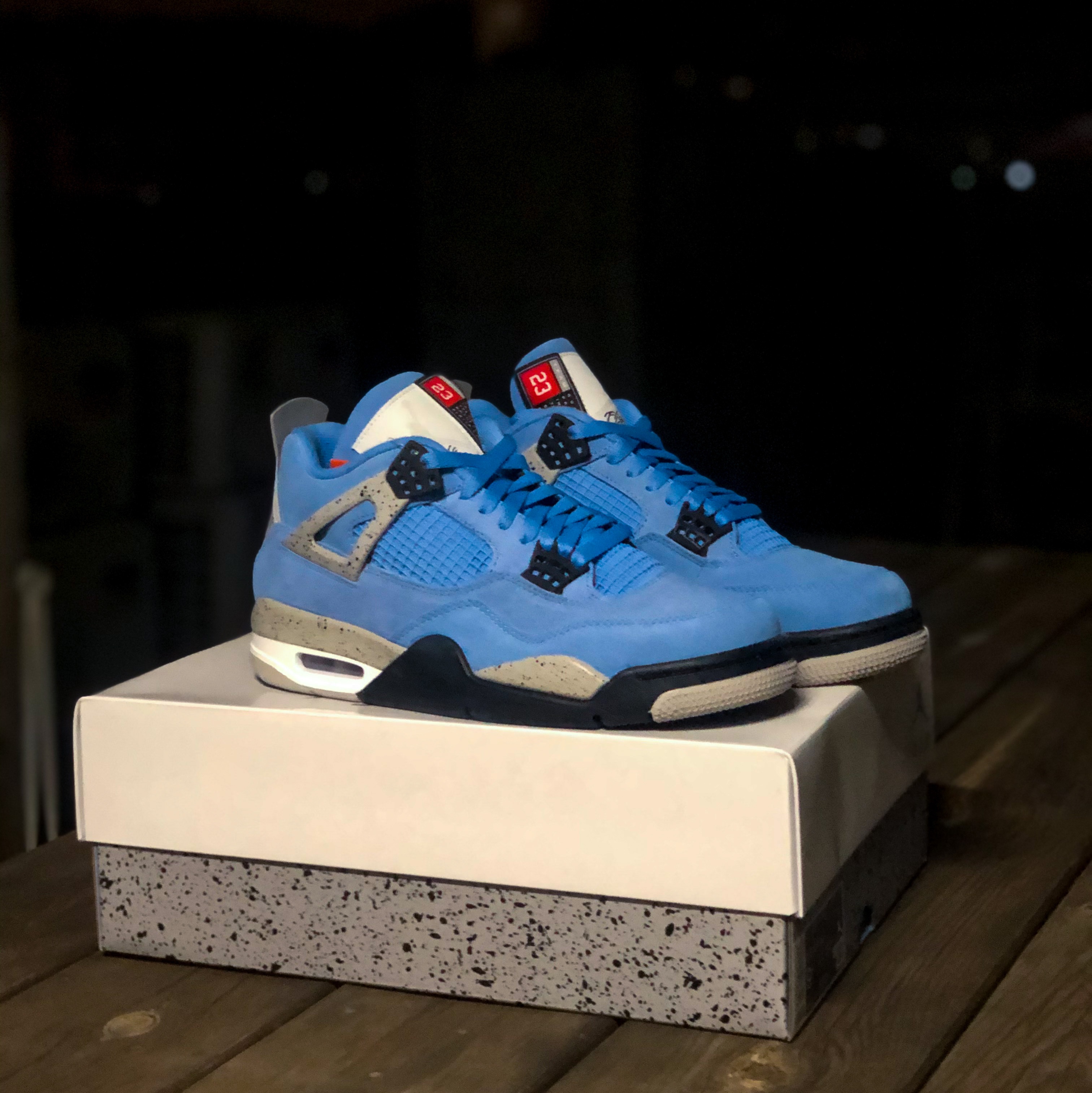 Jordan 4 Retro University Blue 착용 스타일