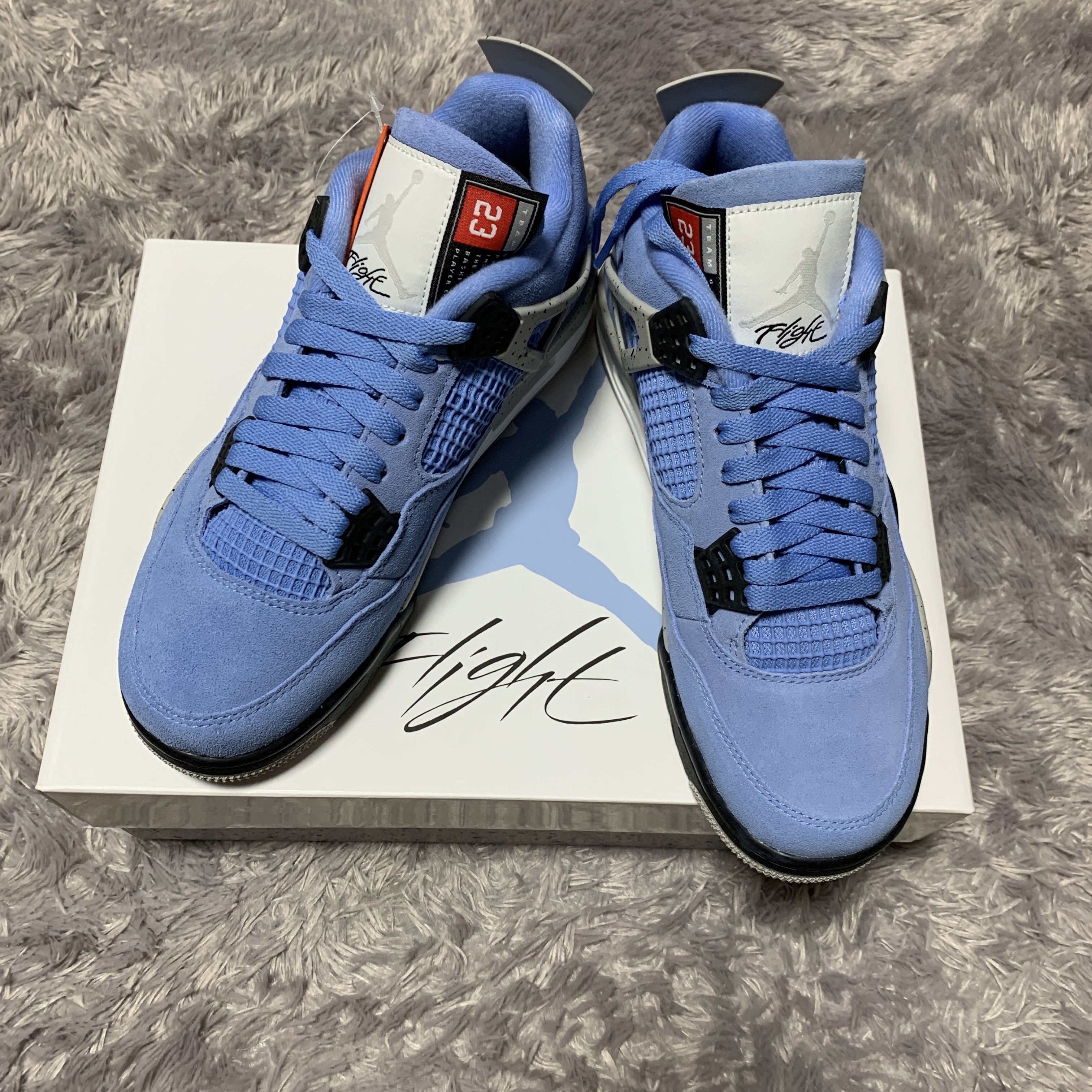 Jordan 4 Retro University Blue 착용 스타일 - 2