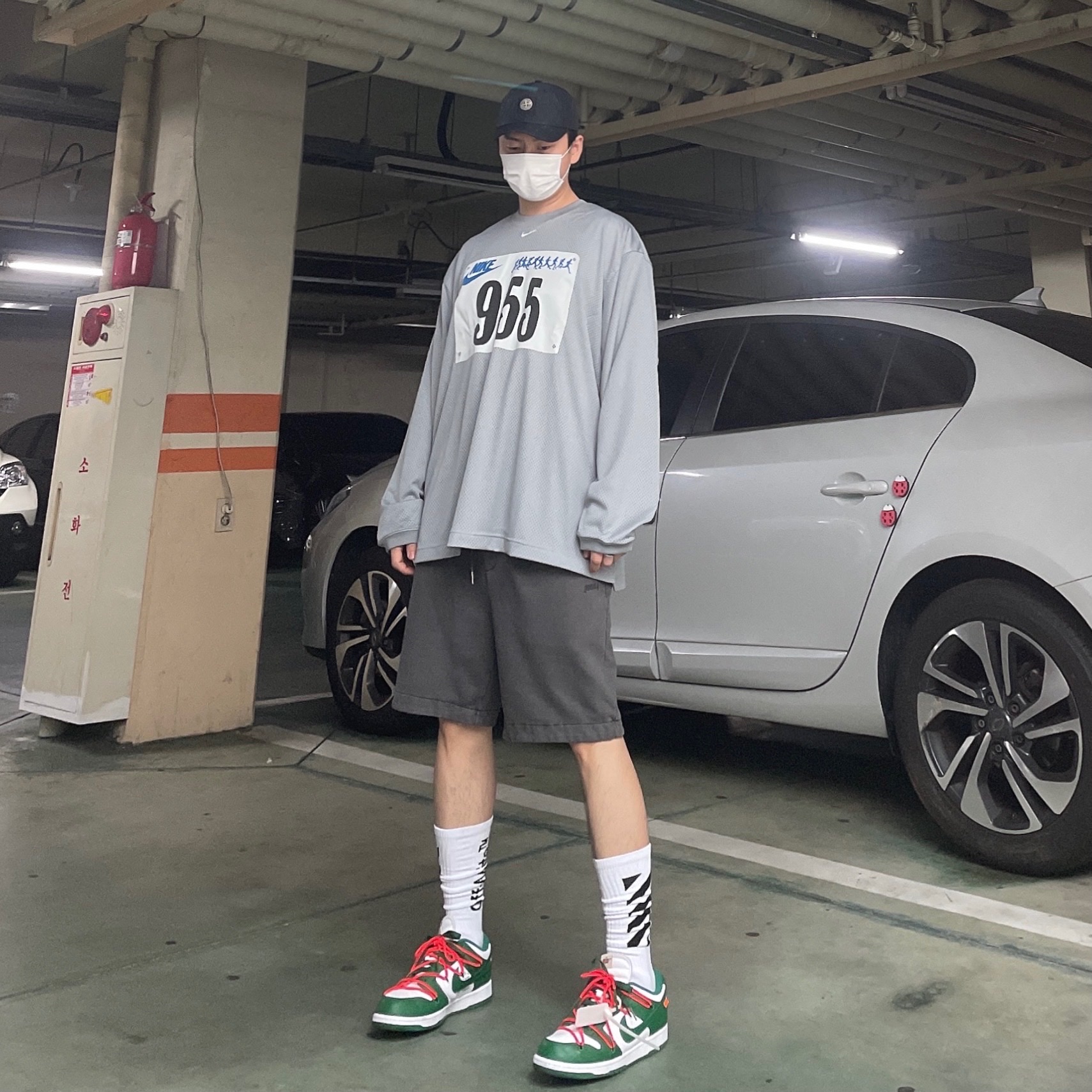 Supreme x Stone Island Painted Camo Nylon 6-Panel Black - 20FW, Nike x Cactus Plant Flea Market L/S Jersey Grey - US/EU 착용 스타일