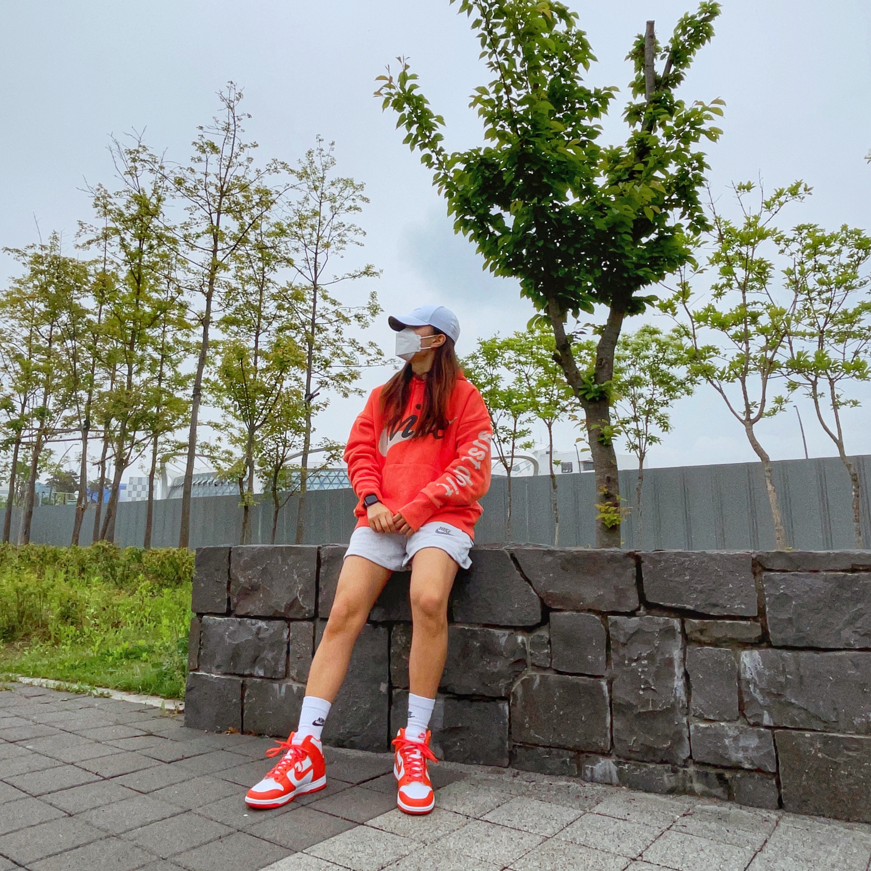(W) Nike Dunk High Orange Blaze, Nike x Cactus Plant Flea Market Shoebox Heavyweight Hooded Pullover Orange - Asia 착용 스타일