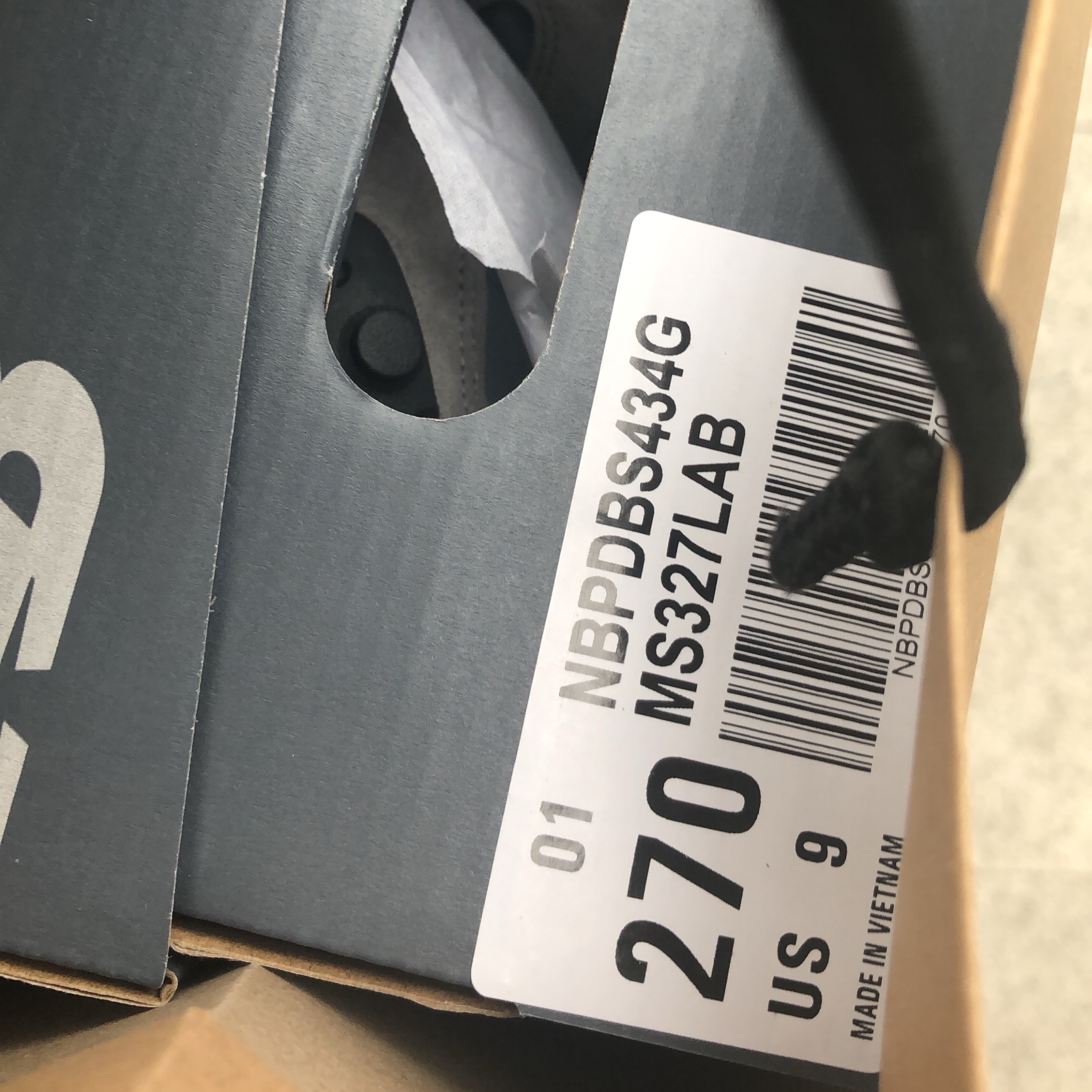 New Balance 327 Grey 착용 스타일