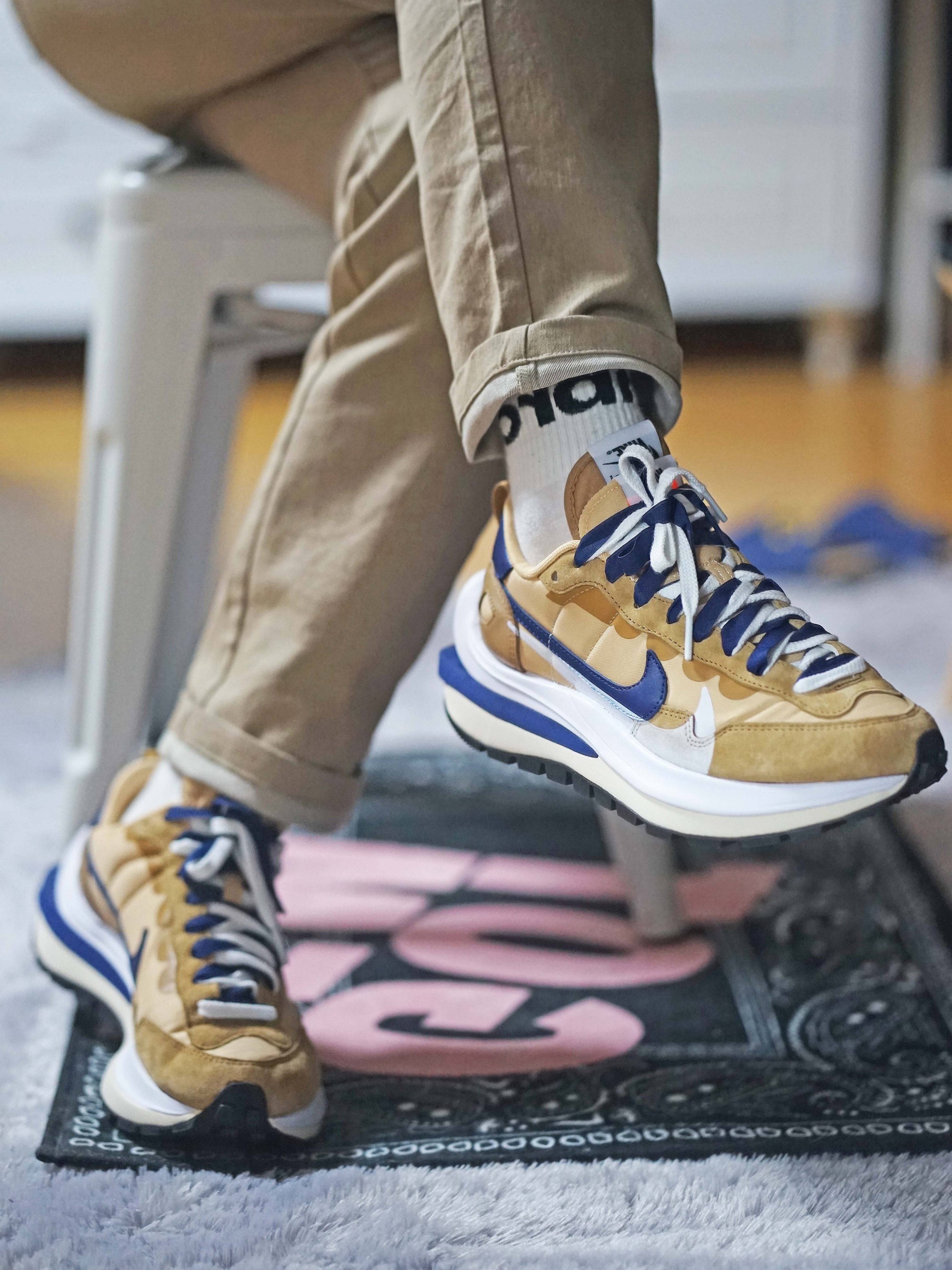 Nike x Sacai VaporWaffle Sesame and Blue Void 착용 스타일 - 4