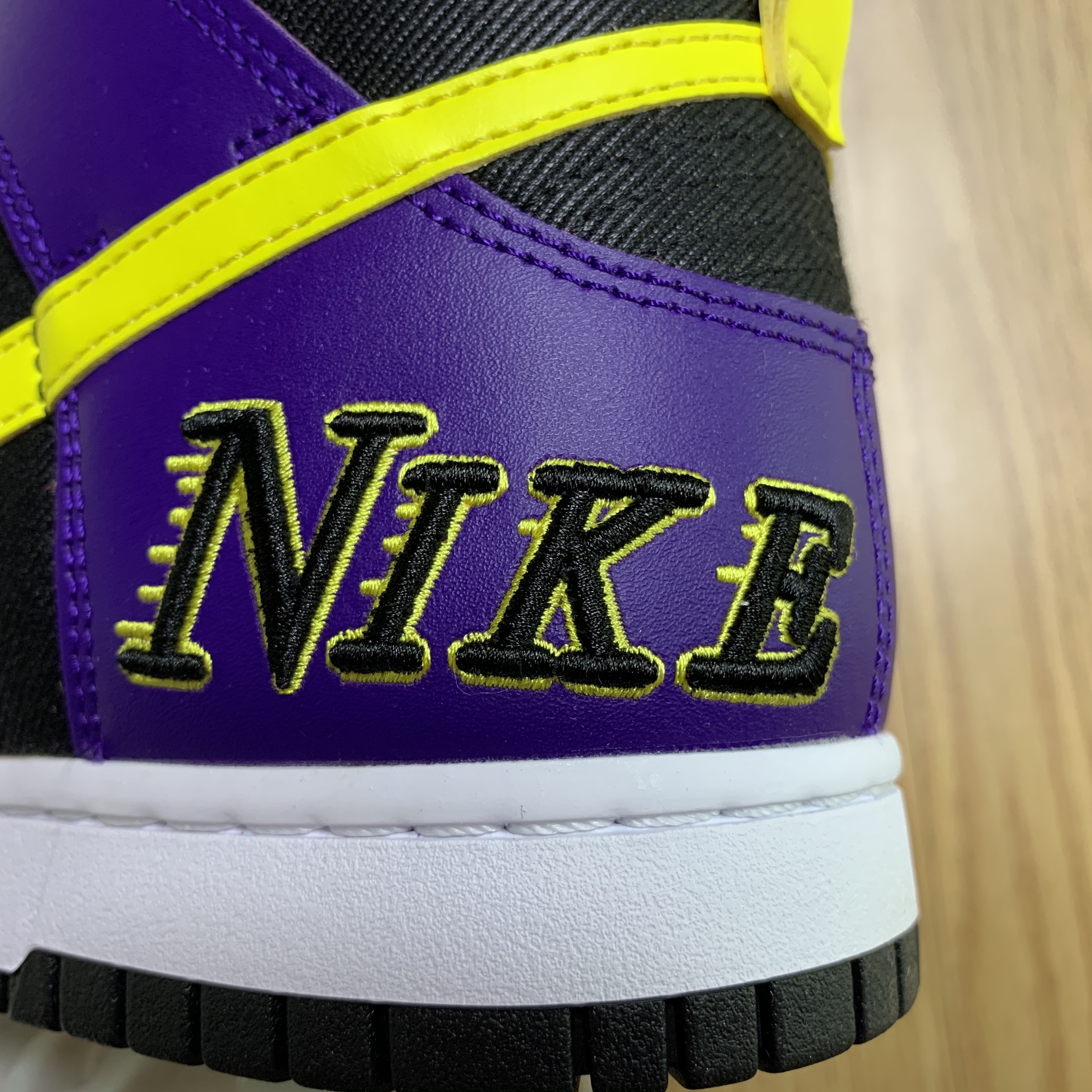 Nike Dunk High PRM EMB Court Purple 착용 스타일 - 2