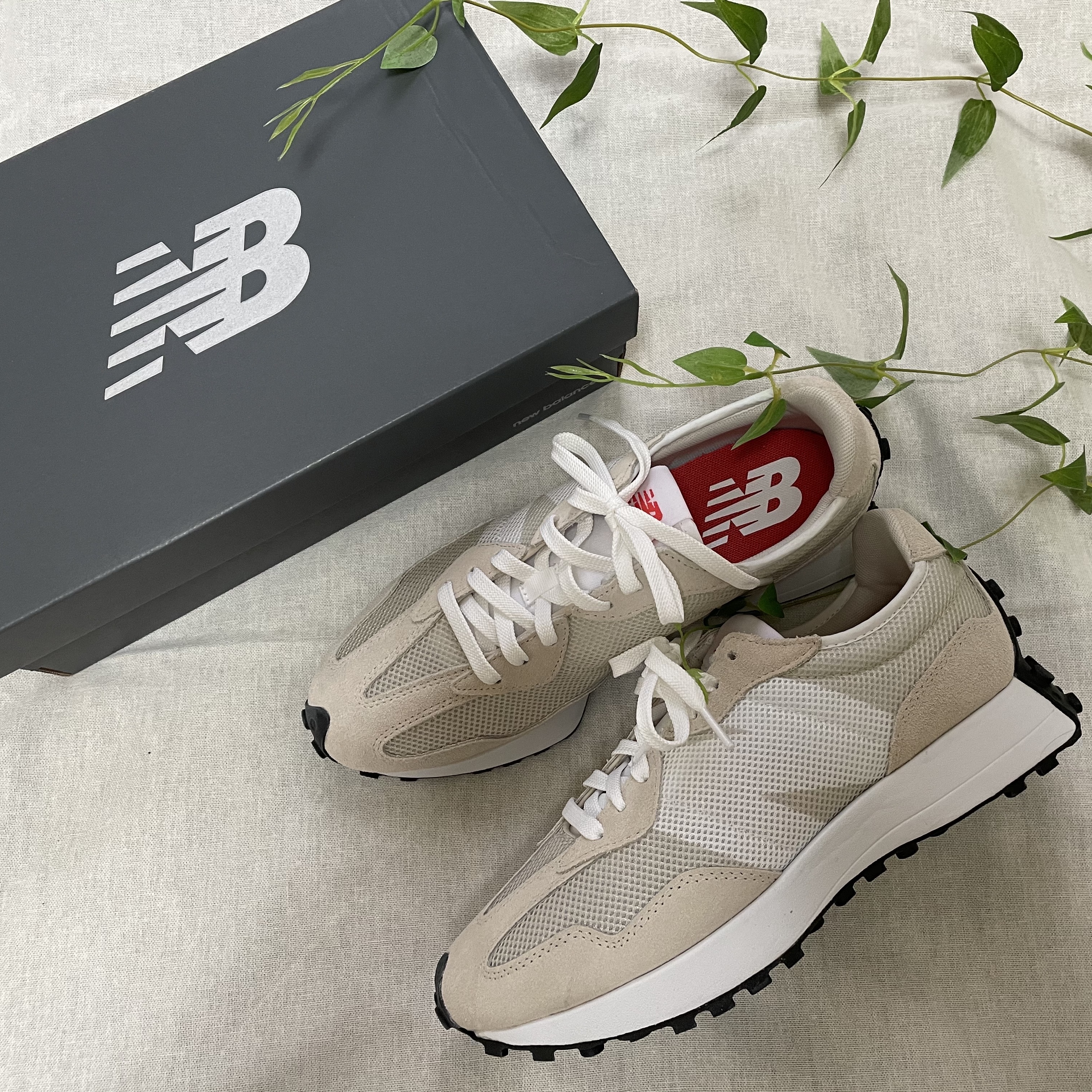 New Balance 327 Mesh Moonbeam 착용 스타일
