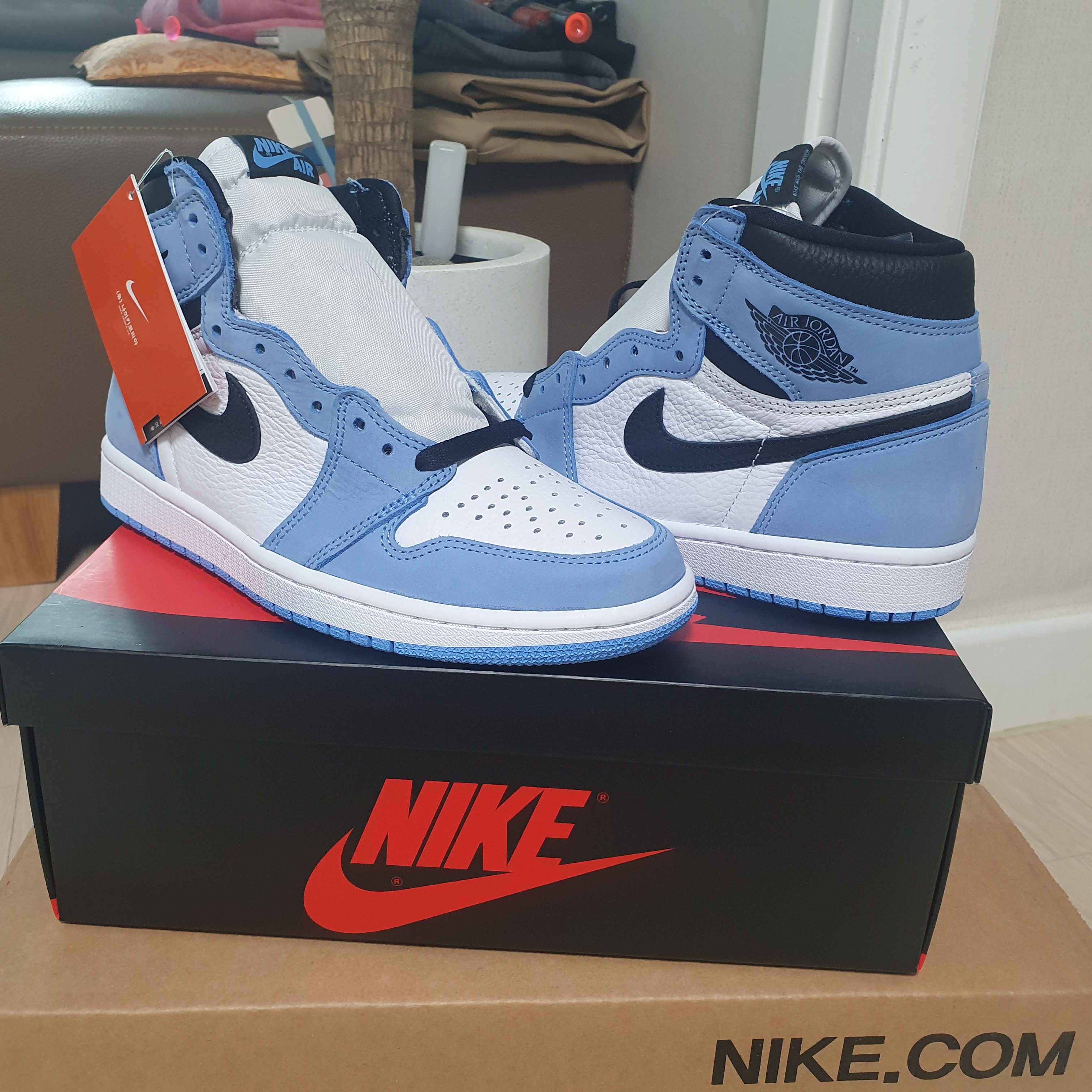 Jordan 1 Retro High OG University Blue 착용 스타일 - 1