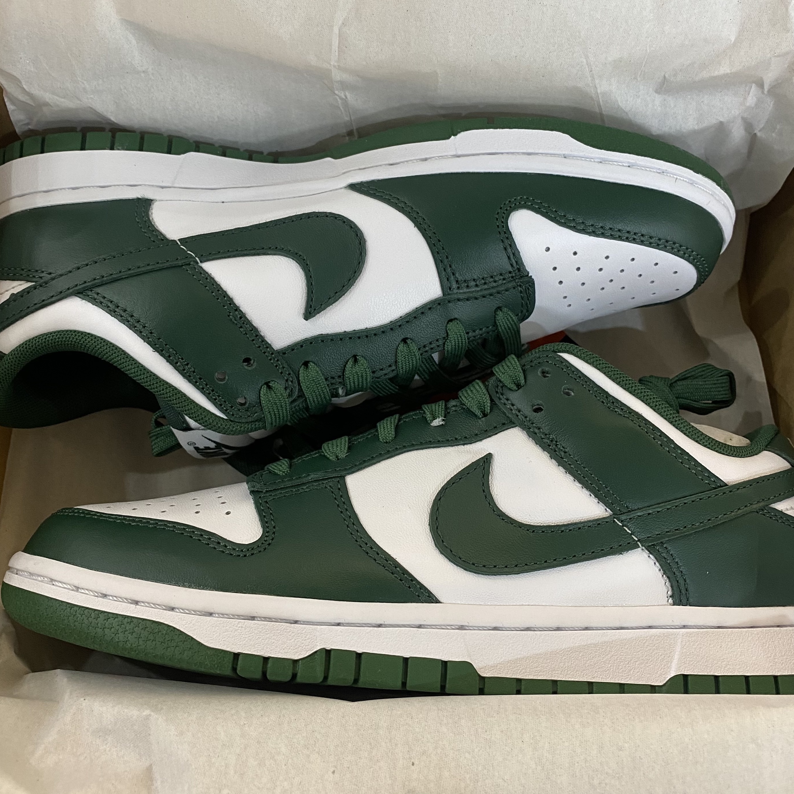 Nike Dunk Low Retro Varsity Green 착용 스타일
