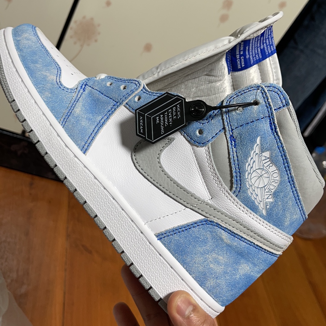 Jordan 1 Retro High OG Hyper Royal 착용 스타일