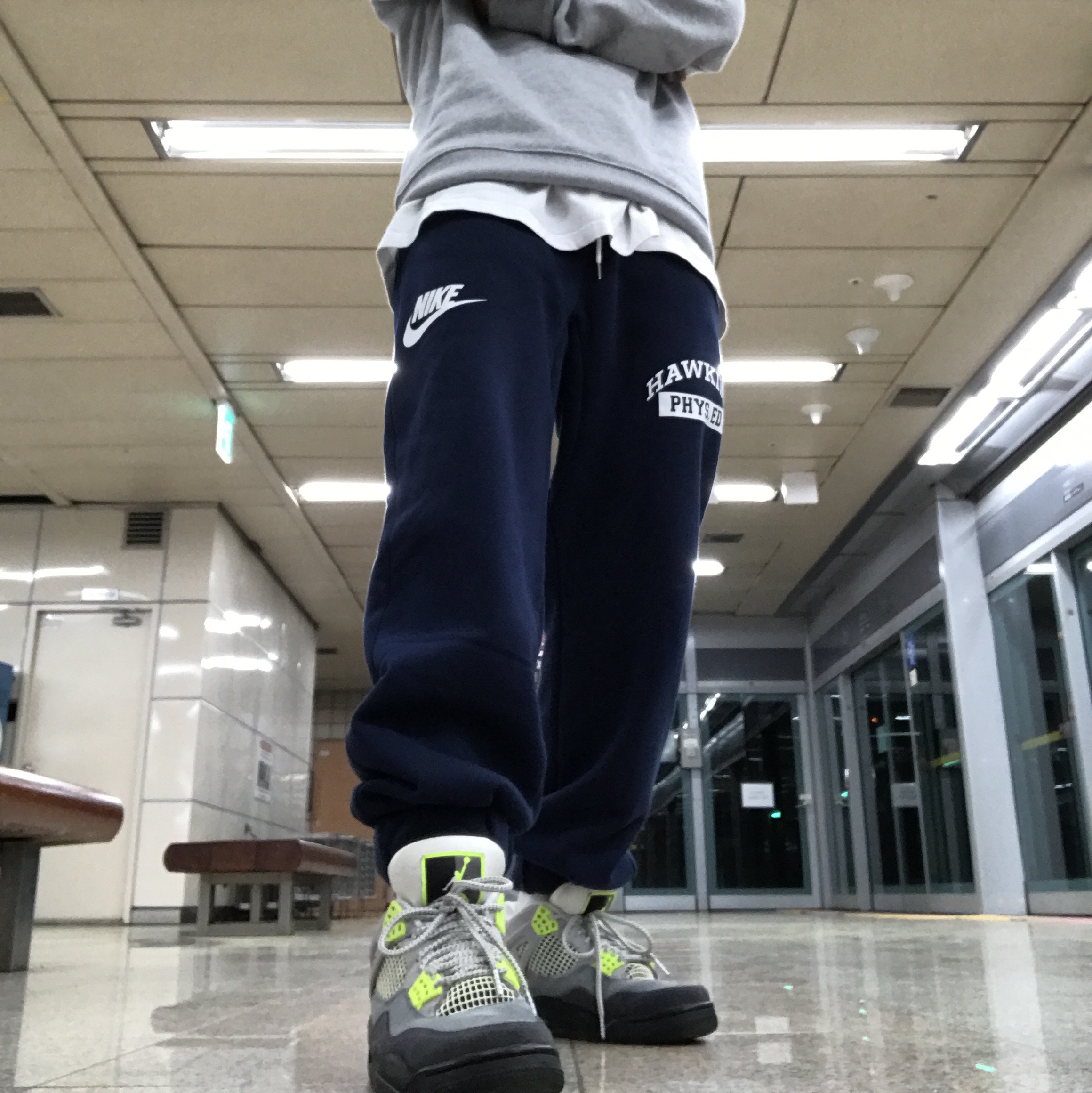Jordan 4 Retro SE Neon 95 착용 스타일