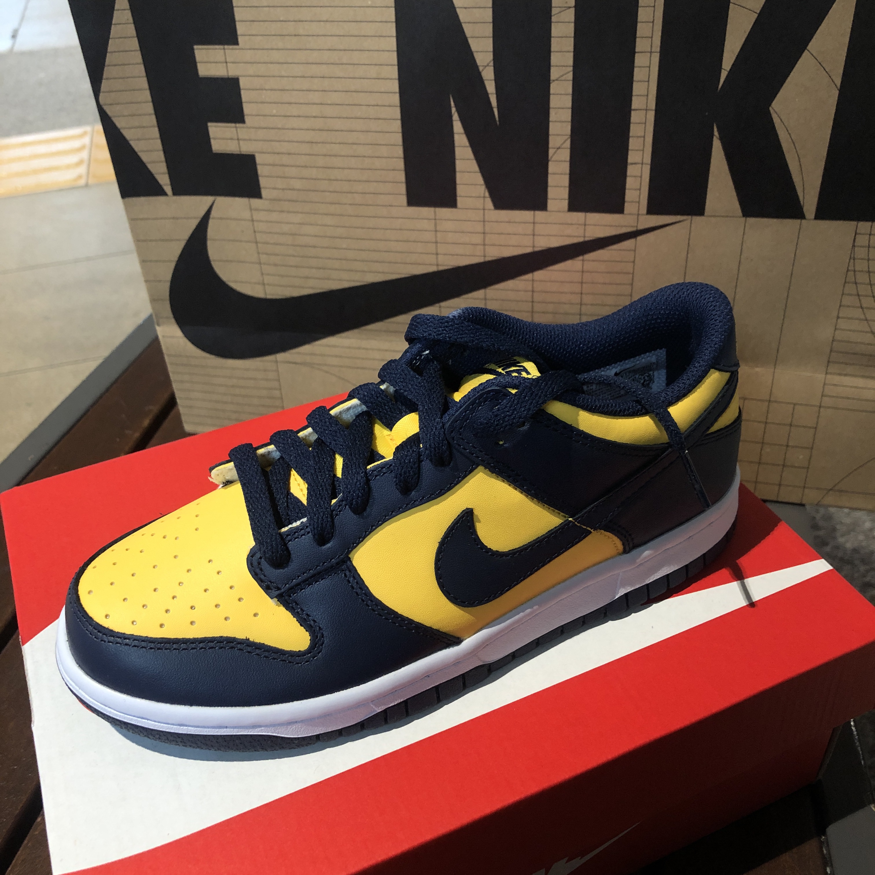 (GS) Nike Dunk Low Varsity Maize 착용 스타일
