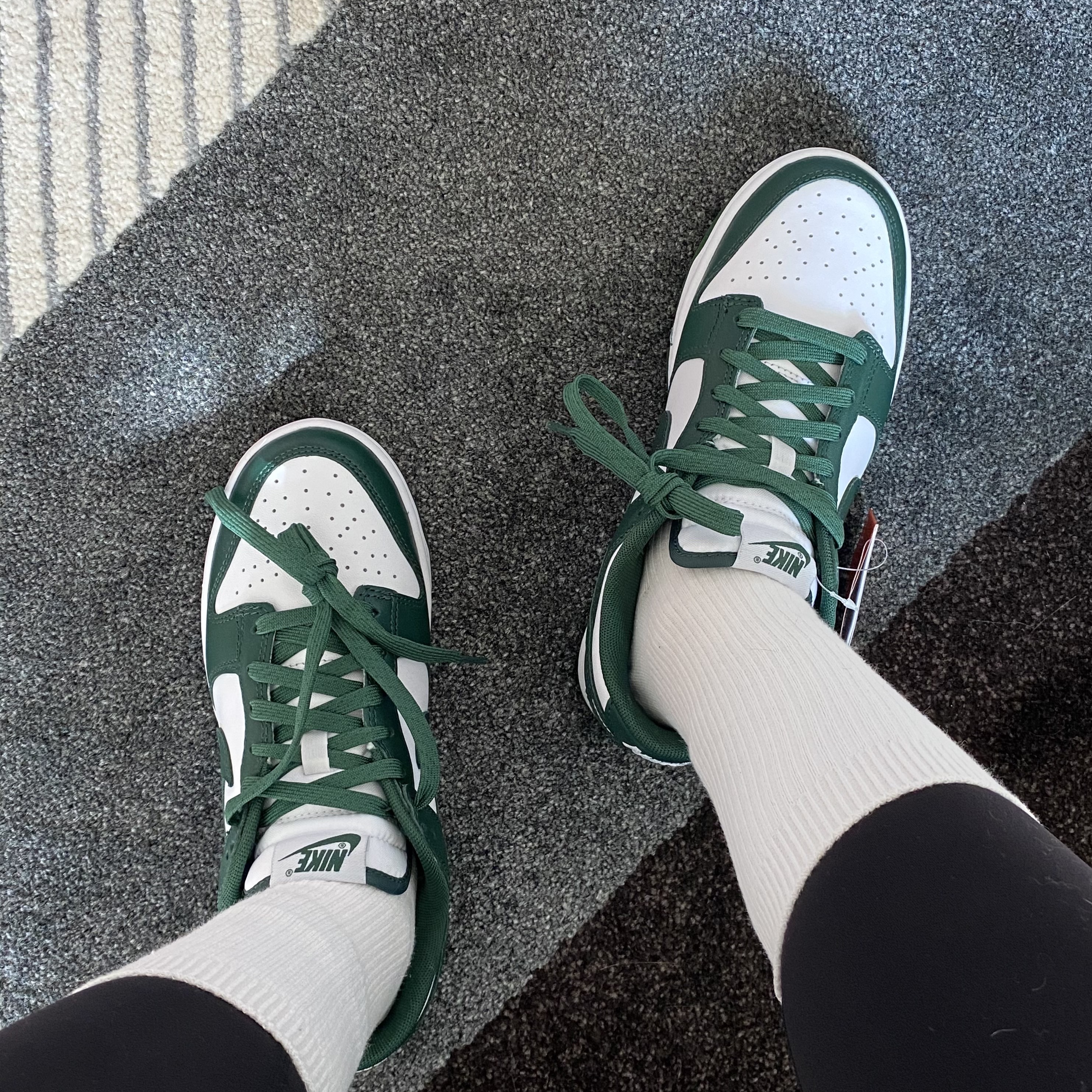 Nike Dunk Low Retro Varsity Green 착용 스타일