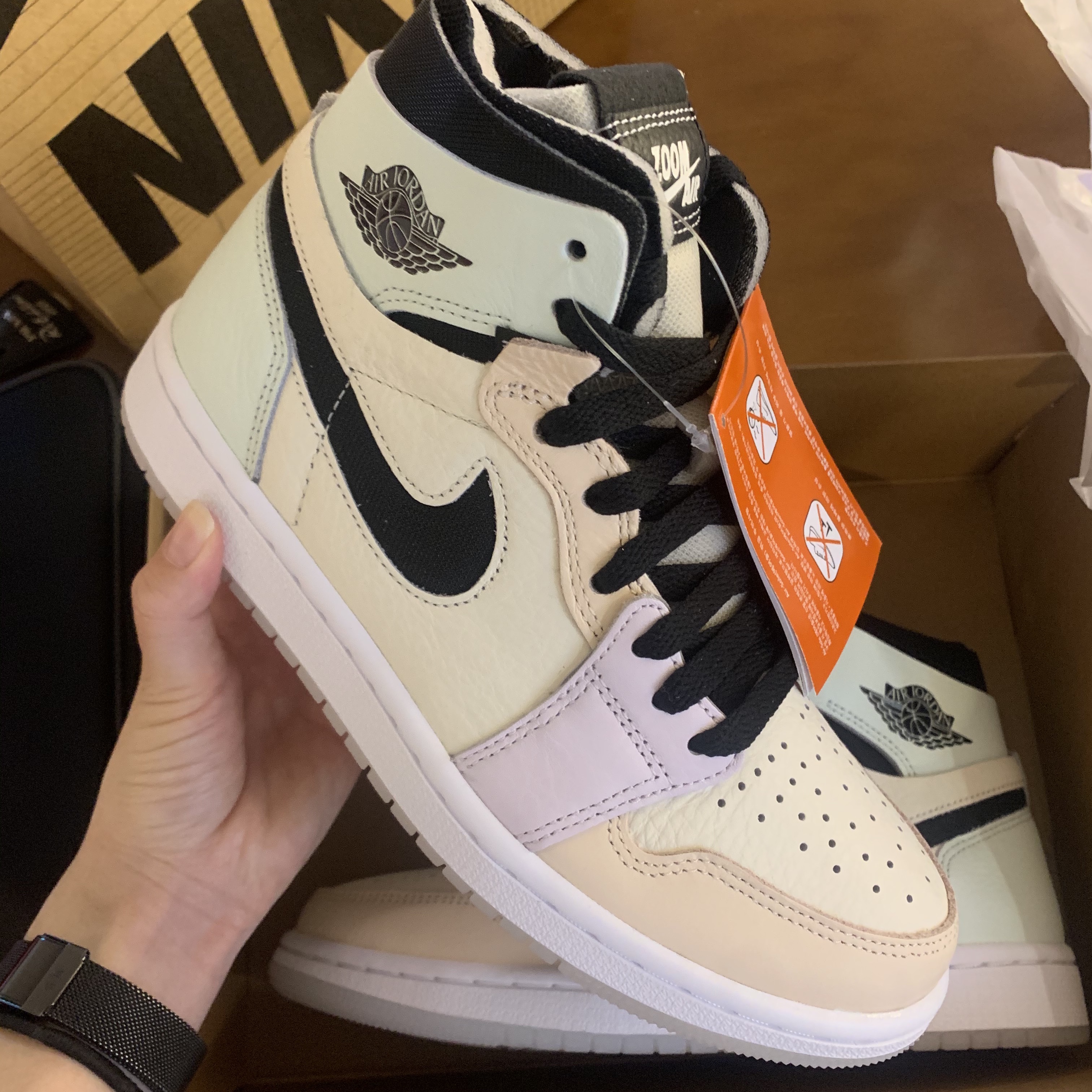 (W) Jordan 1 Zoom Air CMFT Pale Ivory 착용 스타일 - 2
