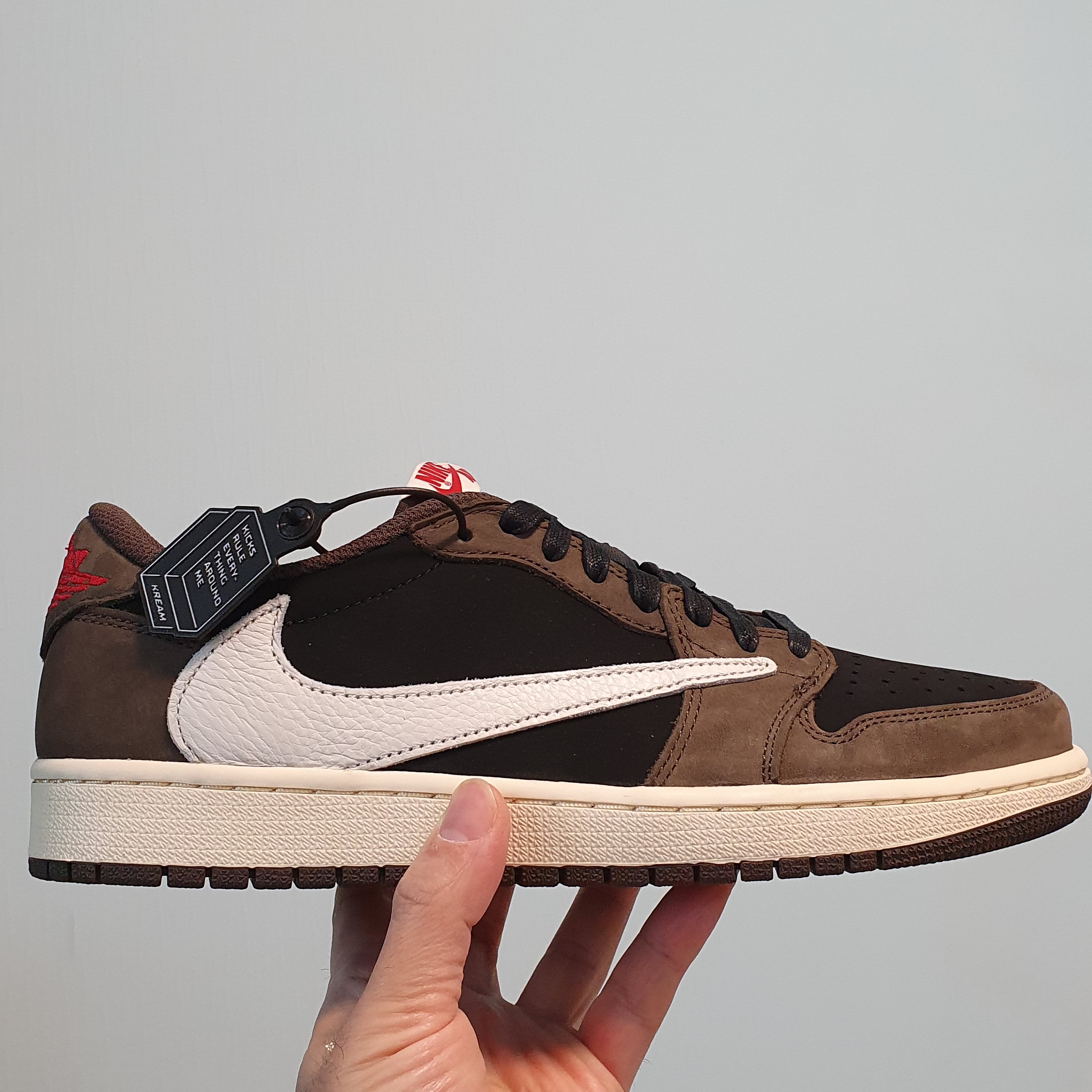 Jordan 1 x Travis Scott Retro Low OG SP Mocha 착용 스타일