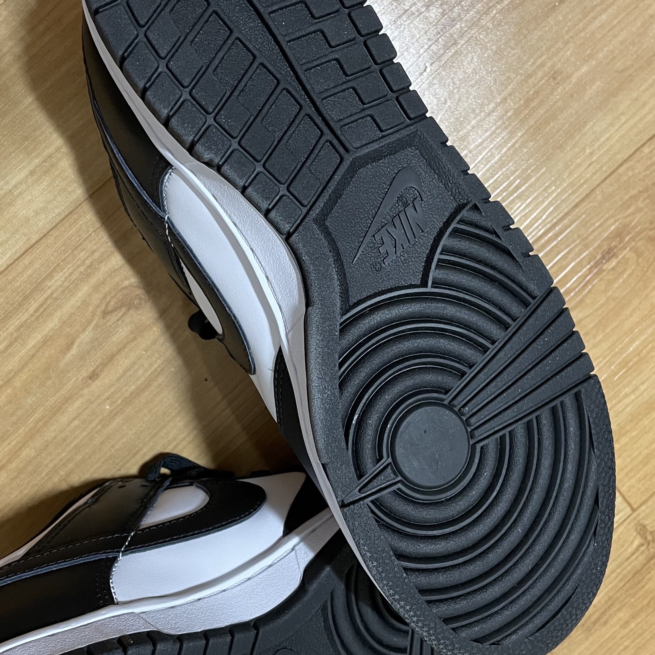 Nike Dunk Low Retro Black 착용 스타일 - 1