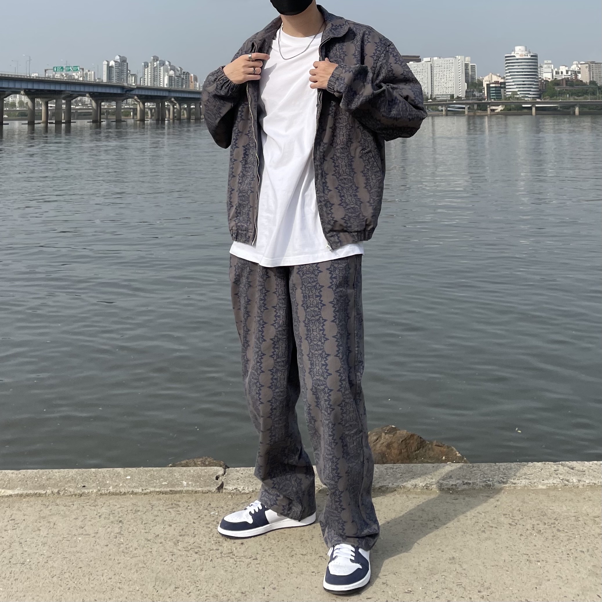 Jordan 1 Retro High OG CO.JP Midnight Navy, (GS) Jordan 1 Retro High OG CO.JP Midnight Navy 착용 스타일 - 1