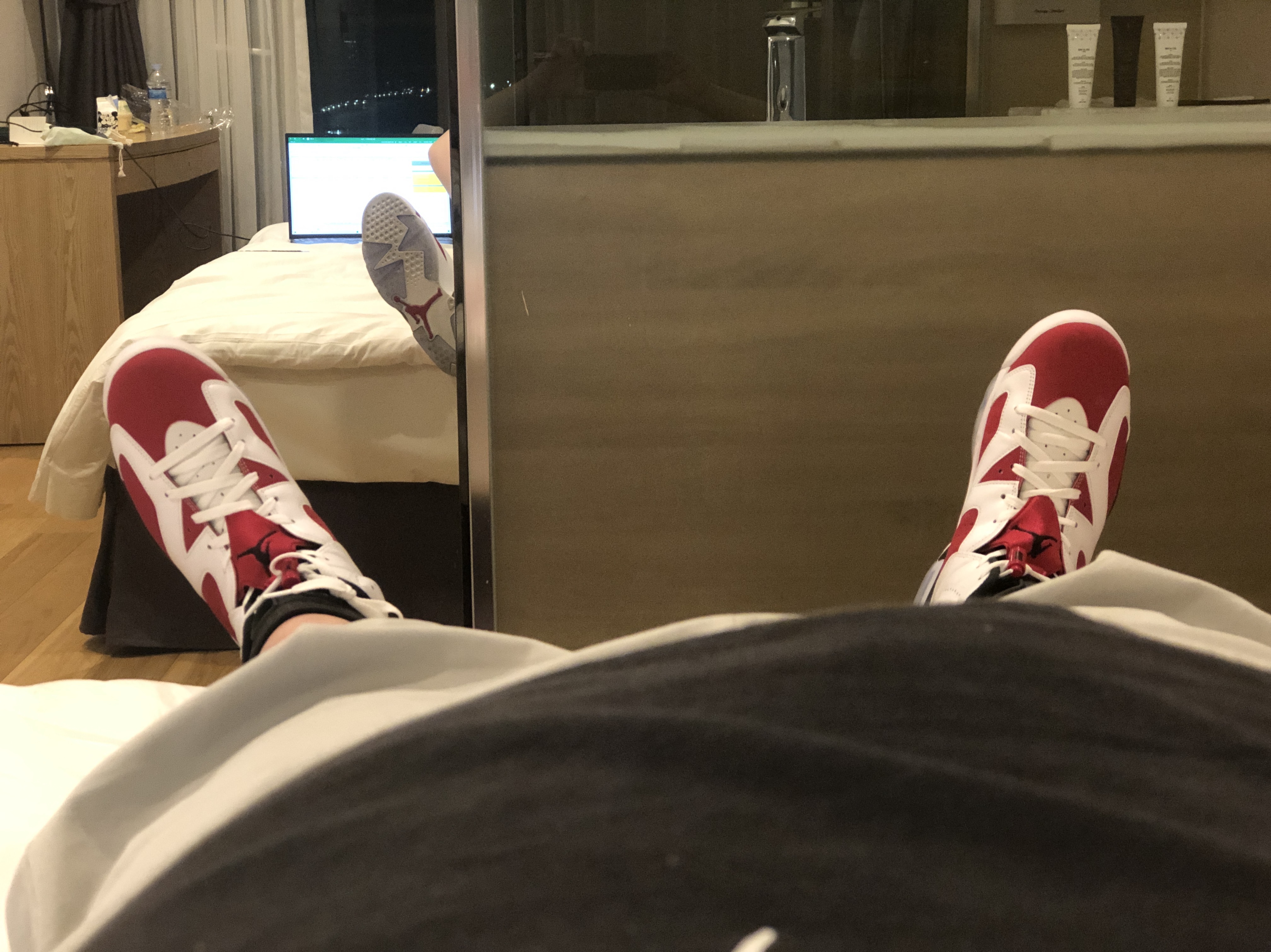 Jordan 6 Retro Carmine 2021 착용 스타일